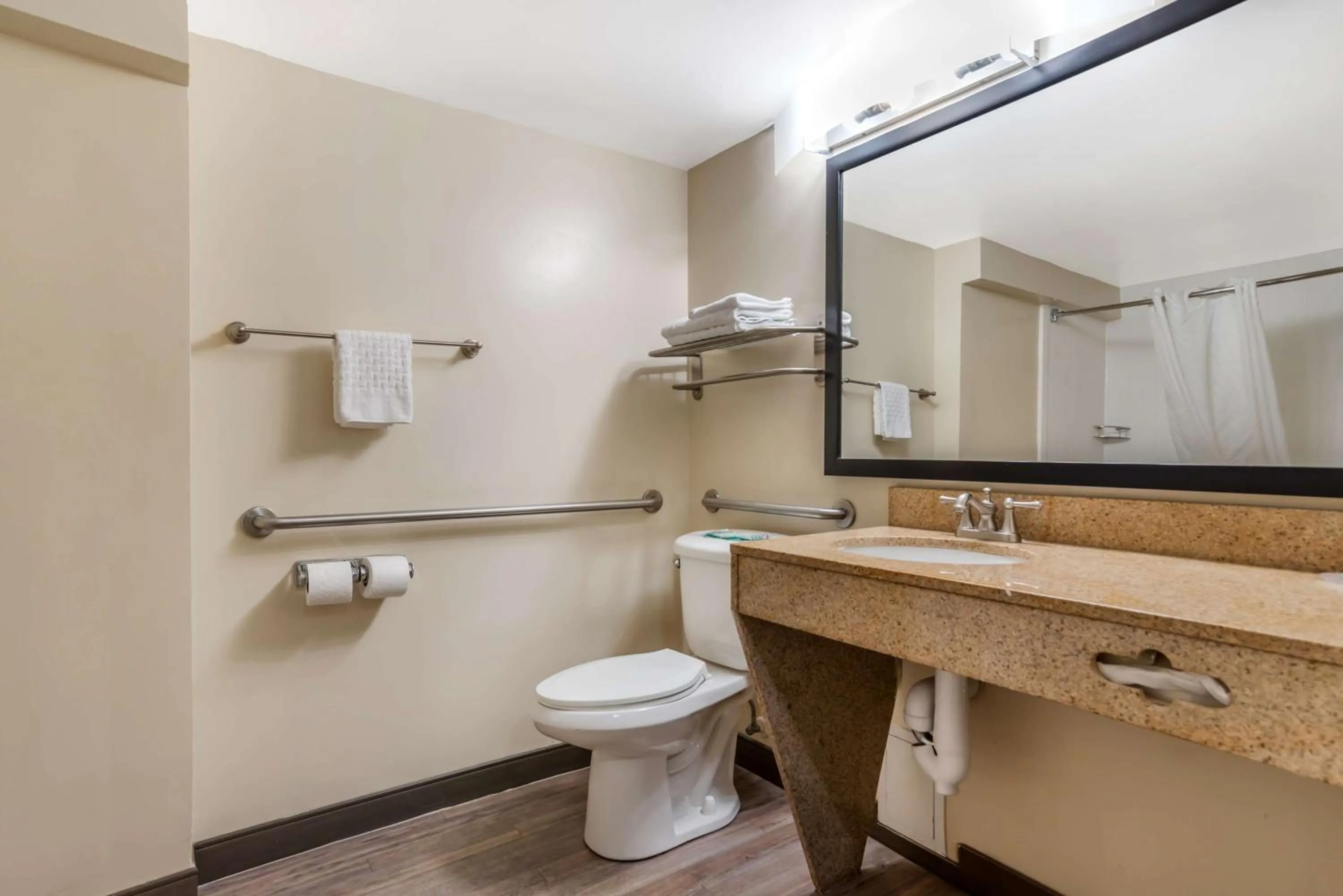 Bathroom in Best Western Oak Manor