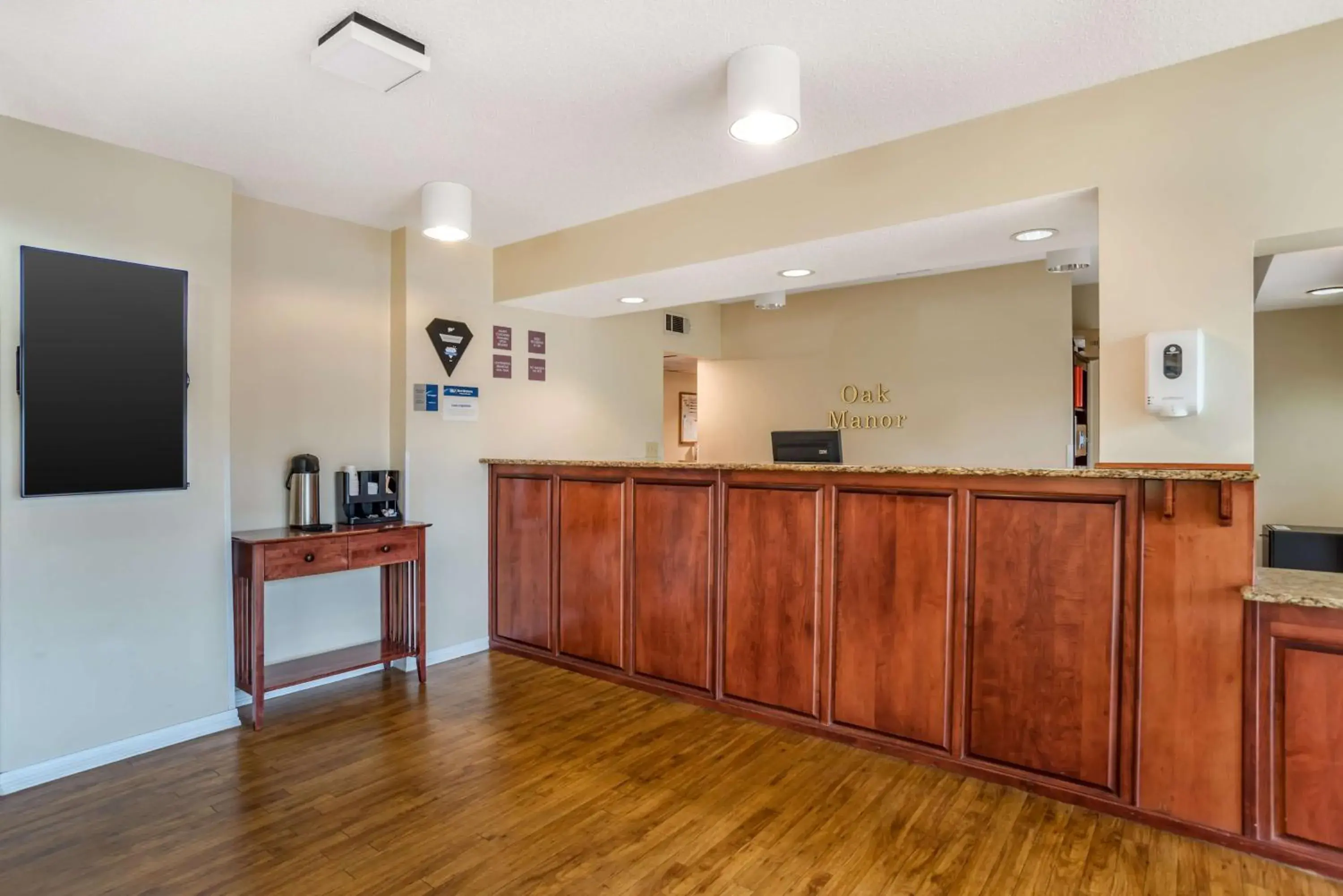 Lobby or reception in Best Western Oak Manor Lobby or reception in Best Western Oak Manor