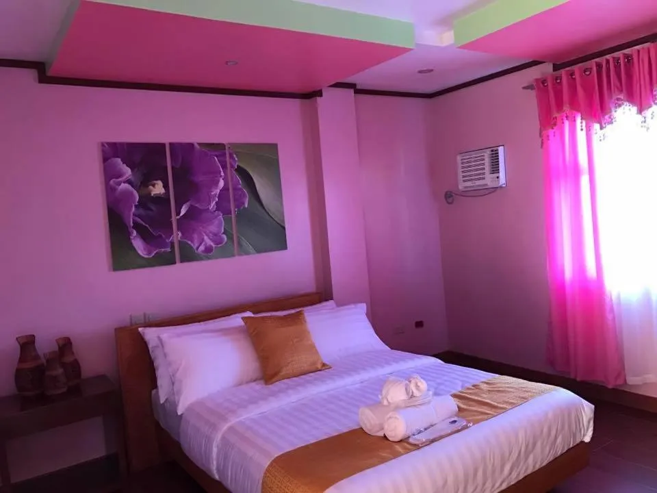 Bed in Royal Mansion Hotel