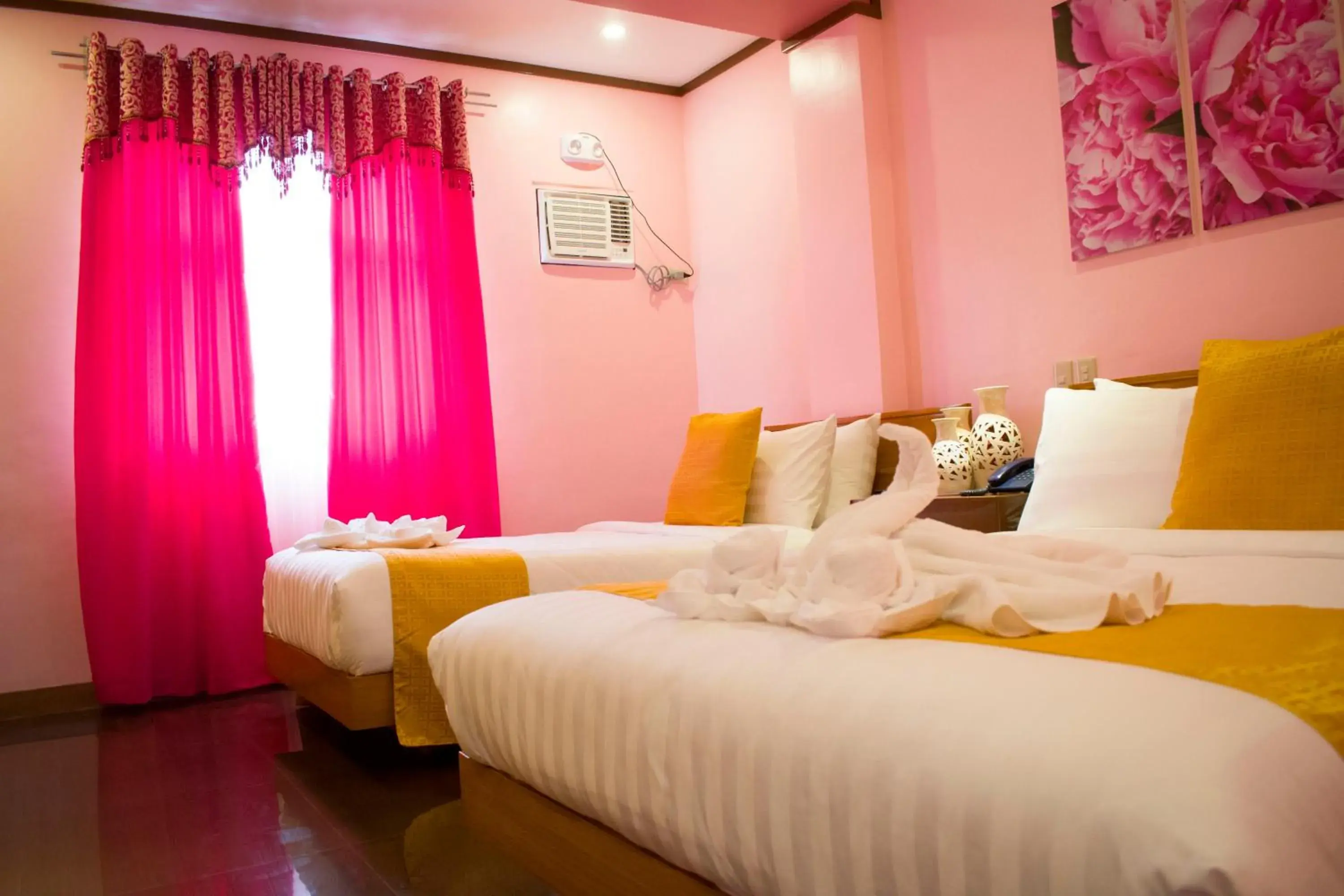 Triple Room in Royal Mansion Hotel Triple Room in Royal Mansion Hotel