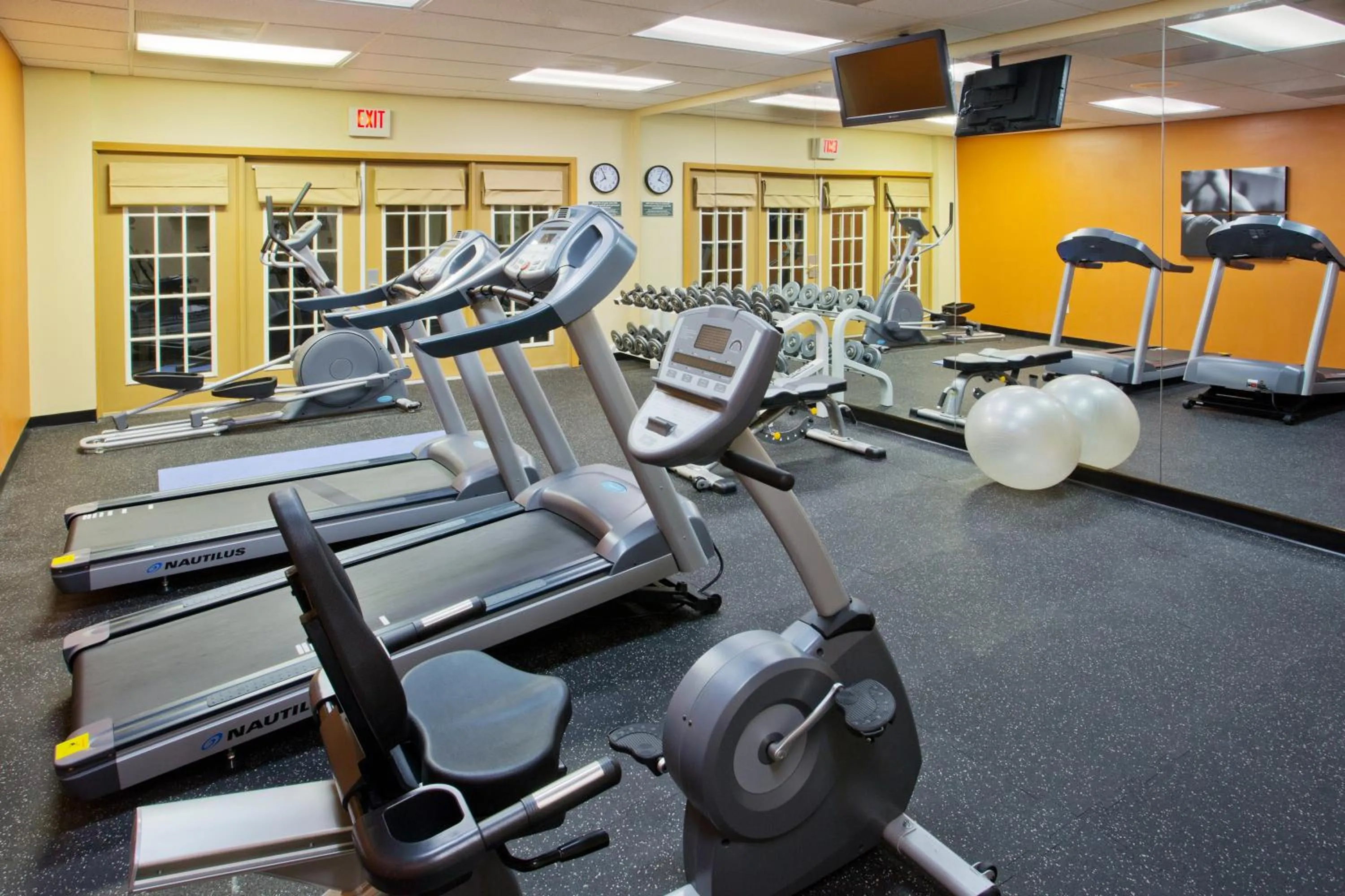 Fitness centre/facilities in Country Inn & Suites by Radisson, Mesa, AZ