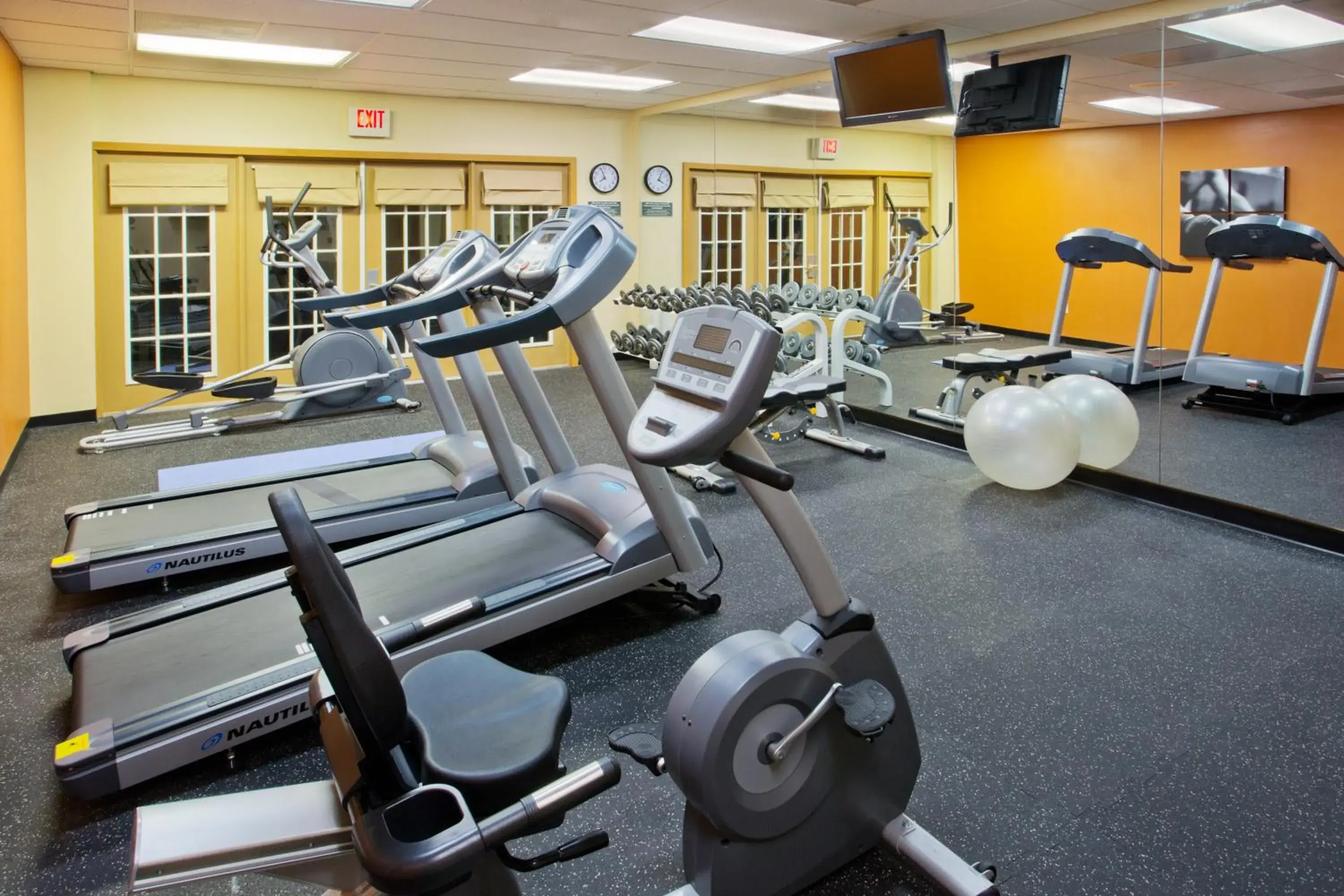 Fitness centre/facilities in Country Inn & Suites by Radisson, Mesa, AZ Fitness centre/facilities in Country Inn & Suites by Radisson, Mesa, AZ