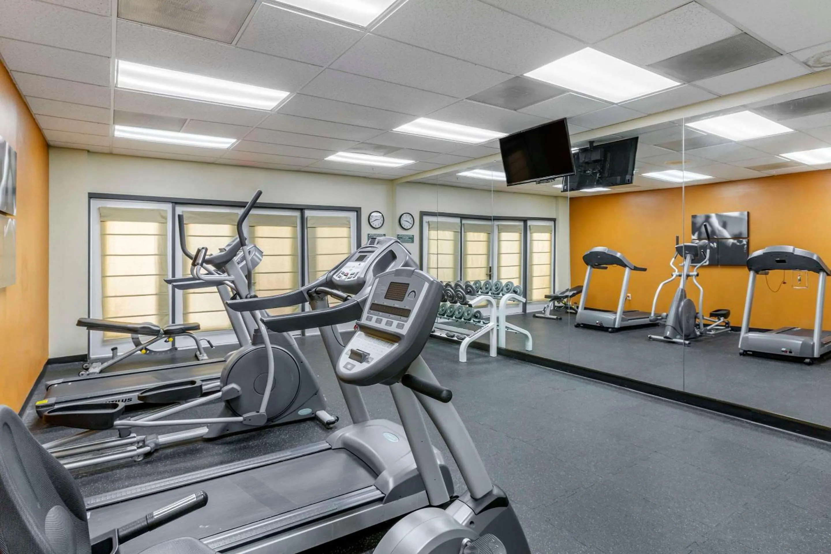 Fitness centre/facilities in Country Inn & Suites by Radisson, Mesa, AZ