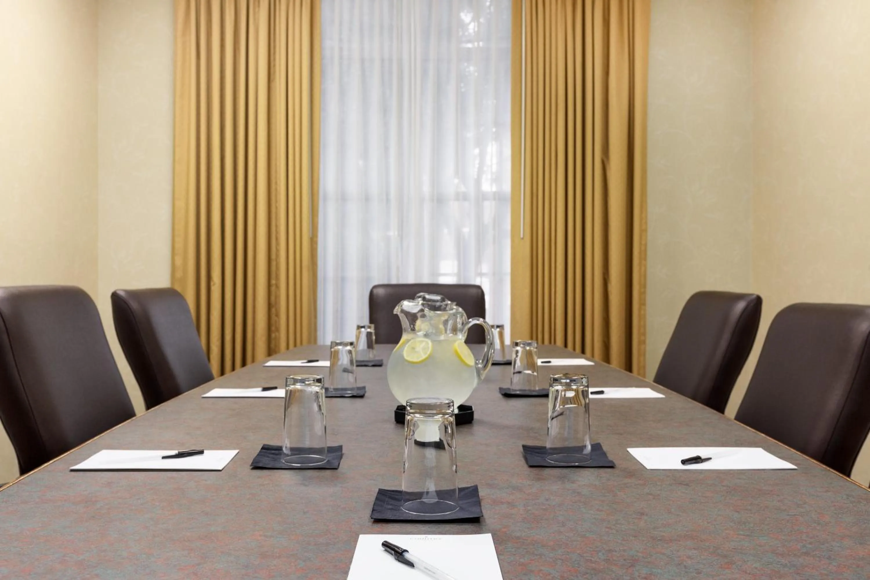 Meeting/conference room in Country Inn & Suites by Radisson, Mesa, AZ
