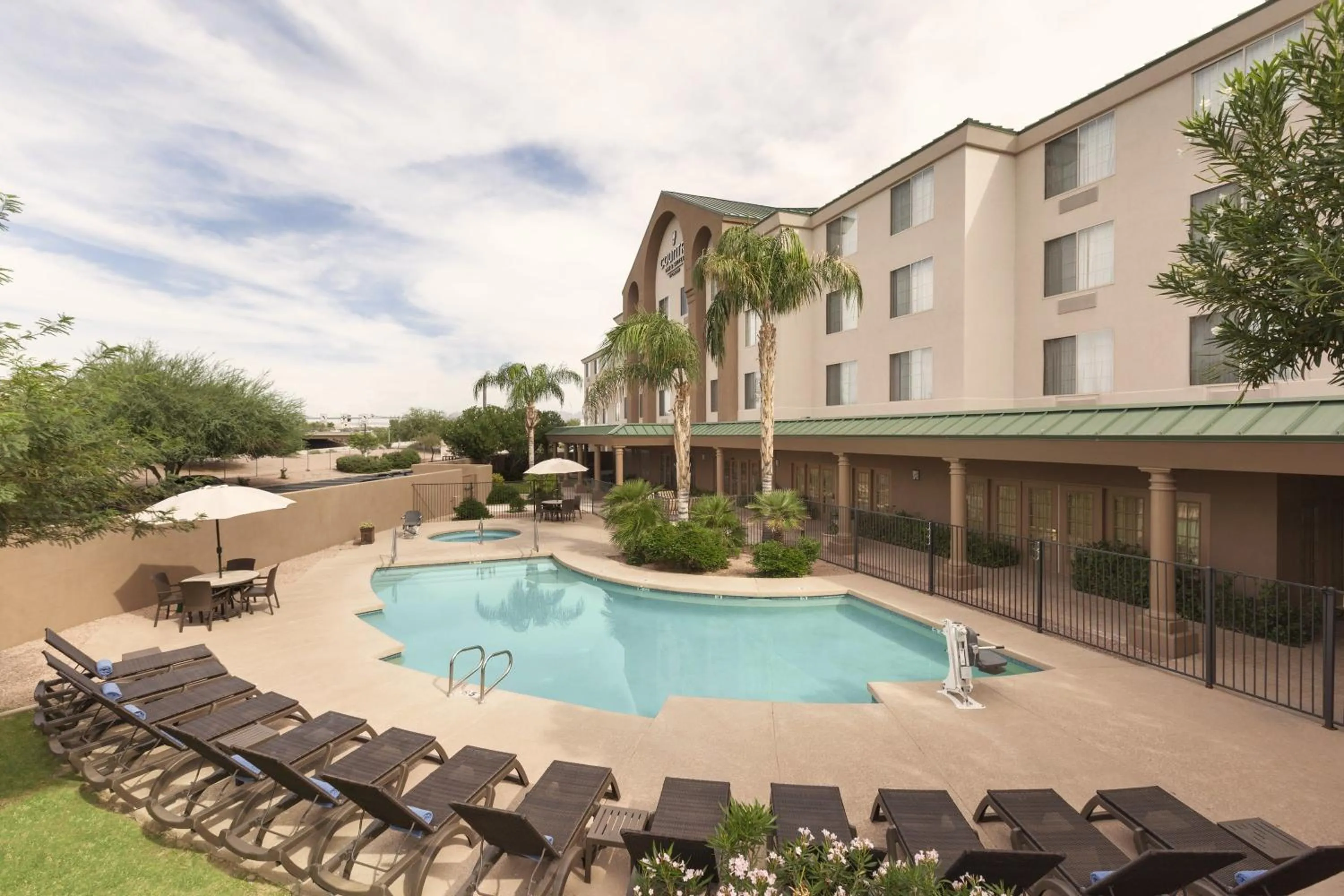 Swimming pool in Country Inn & Suites by Radisson, Mesa, AZ