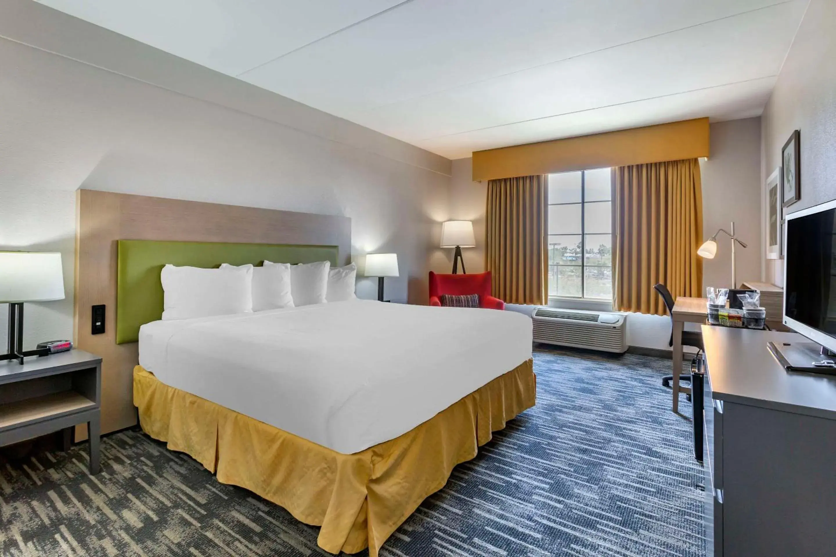 Bedroom, Bed in Country Inn & Suites by Radisson, Mesa, AZ Bedroom, Bed in Country Inn & Suites by Radisson, Mesa, AZ