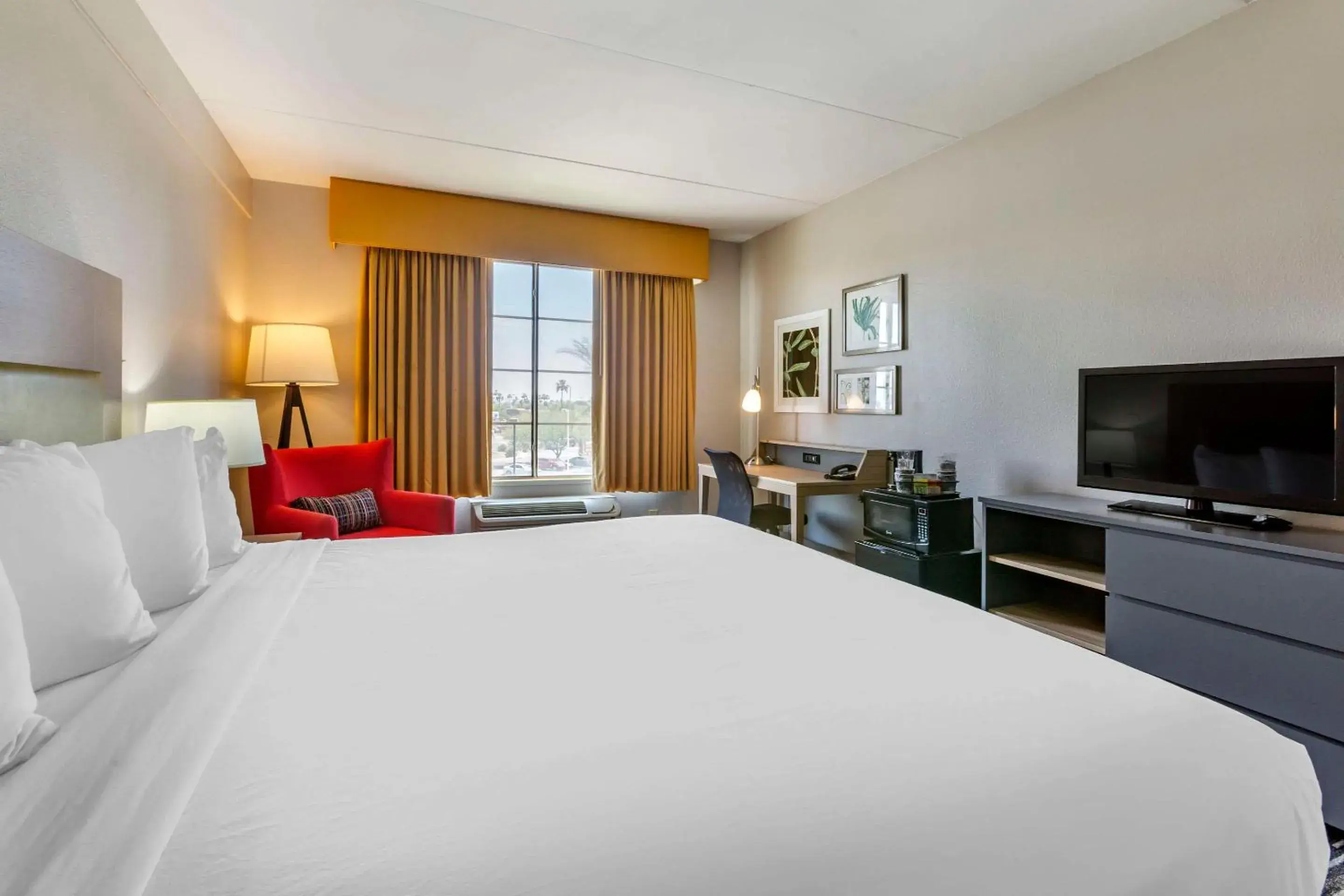 Bedroom, Bed in Country Inn & Suites by Radisson, Mesa, AZ Bedroom, Bed in Country Inn & Suites by Radisson, Mesa, AZ