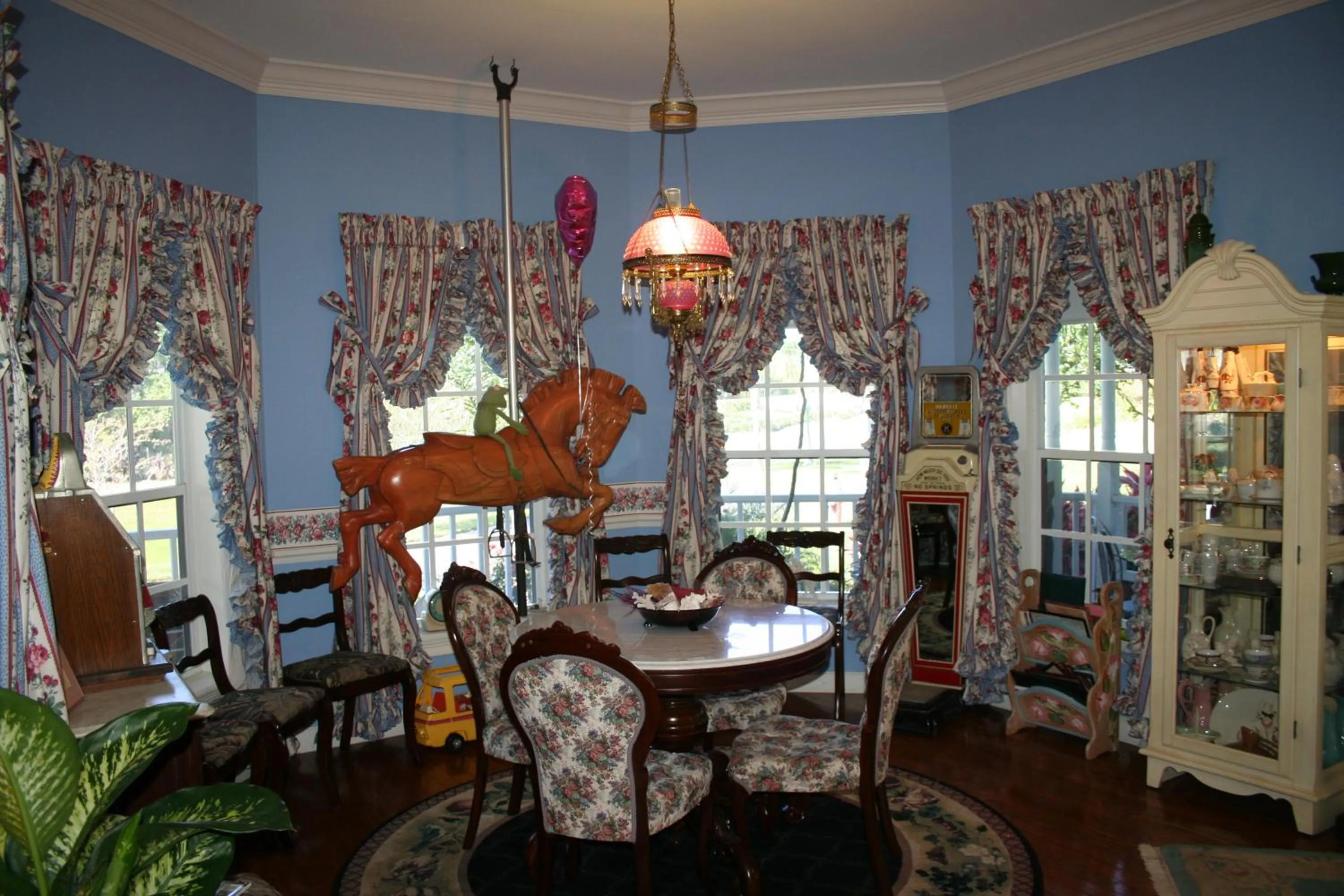 Living room in Heron Cay Lakeview Bed & Breakfast
