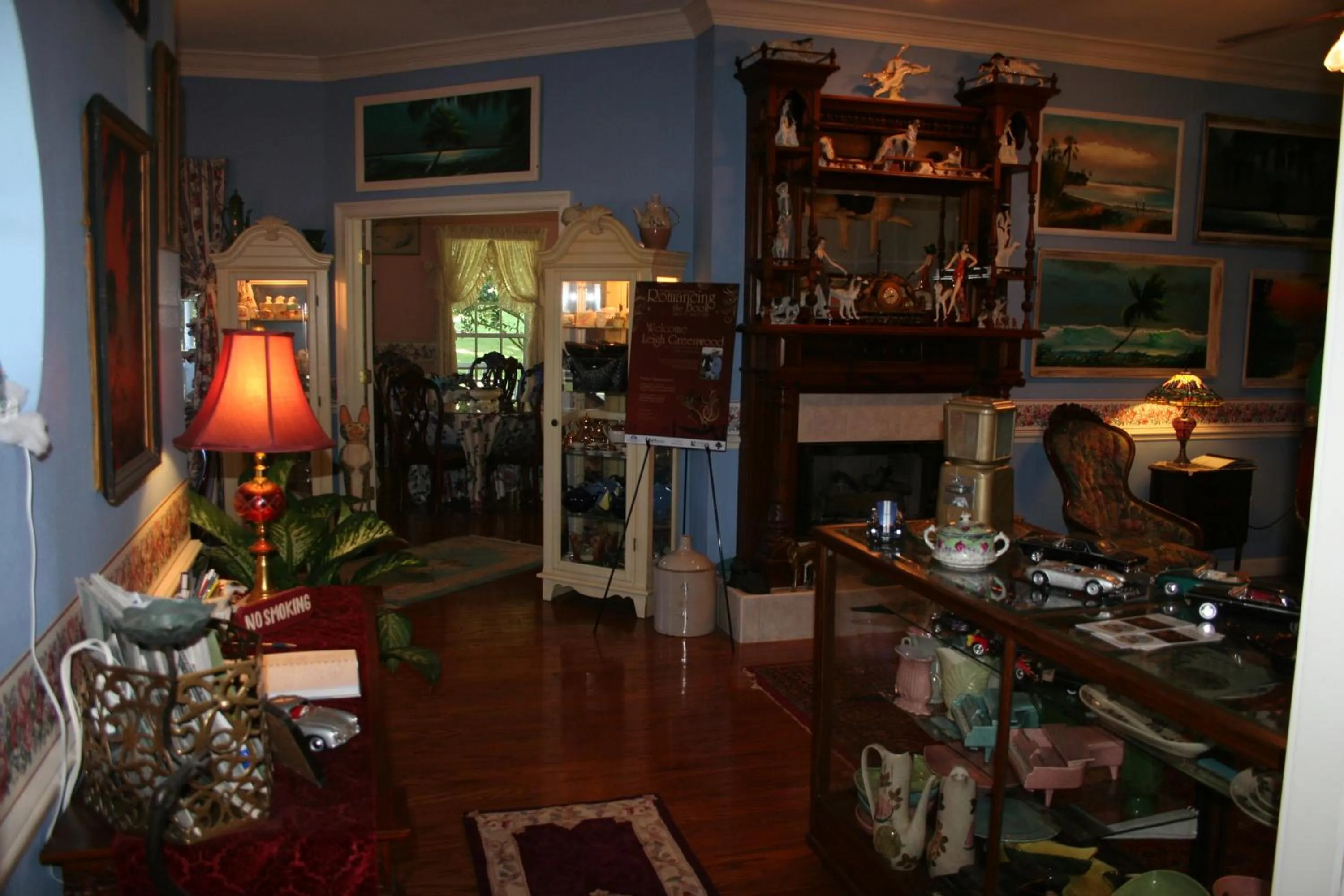Living room in Heron Cay Lakeview Bed & Breakfast