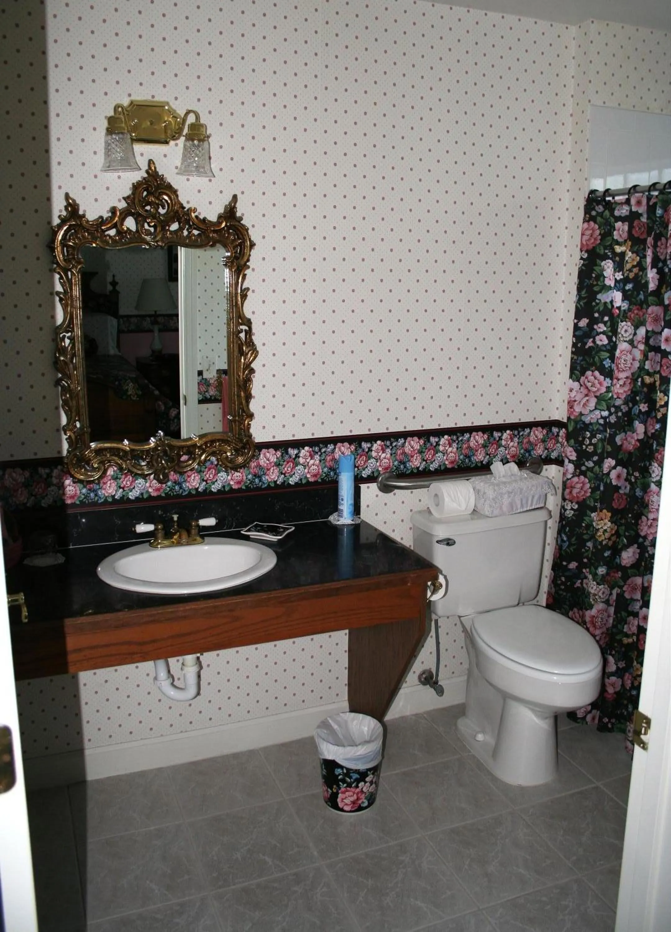 Bathroom in Heron Cay Lakeview Bed & Breakfast