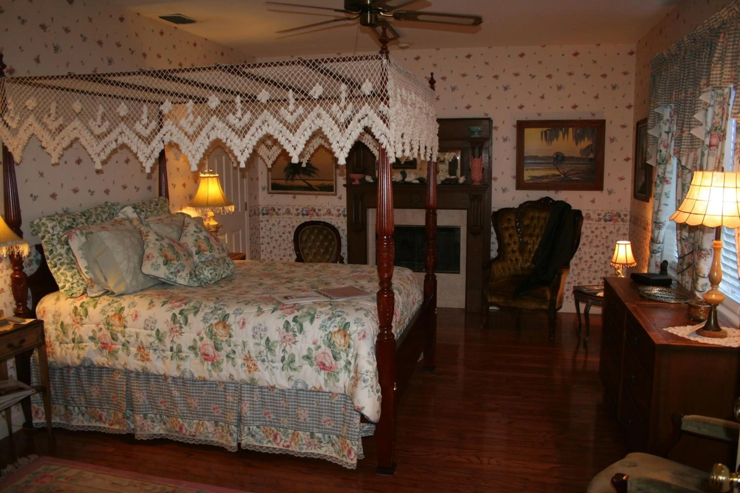 View (from property/room), Bed in Heron Cay Lakeview Bed & Breakfast