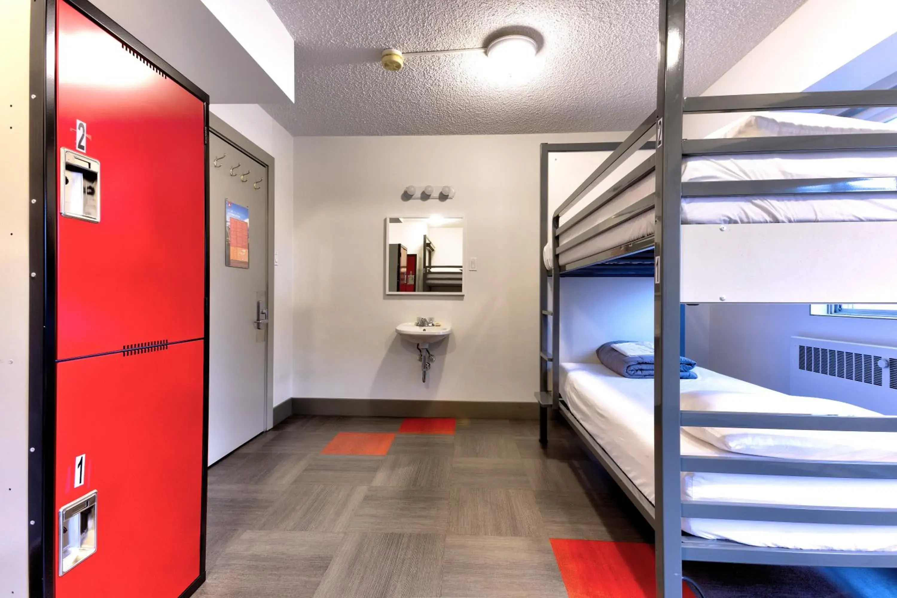 Mixed Dormitory Room in HI Edmonton - Hostel Mixed Dormitory Room in HI Edmonton - Hostel