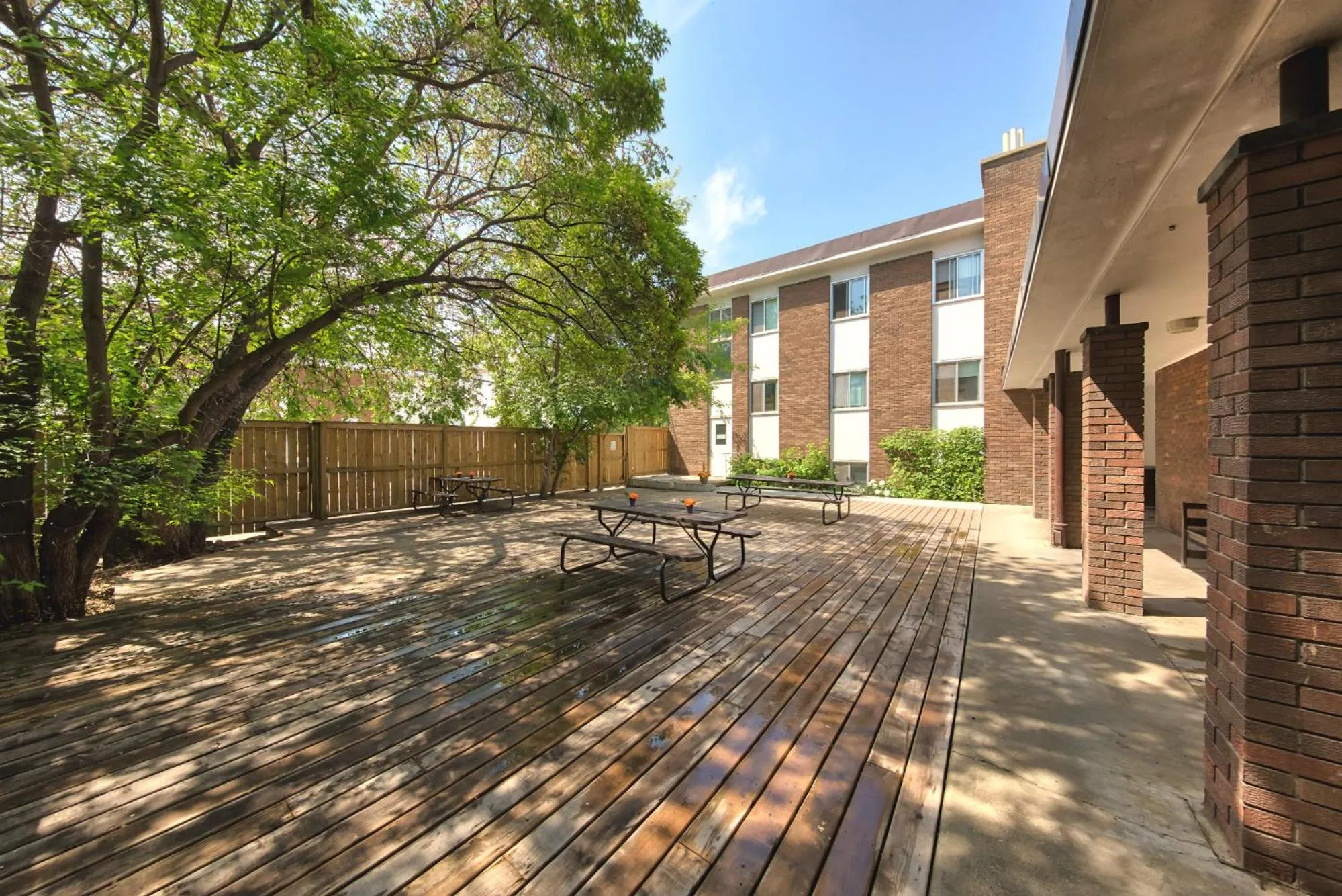 Patio in HI Edmonton - Hostel