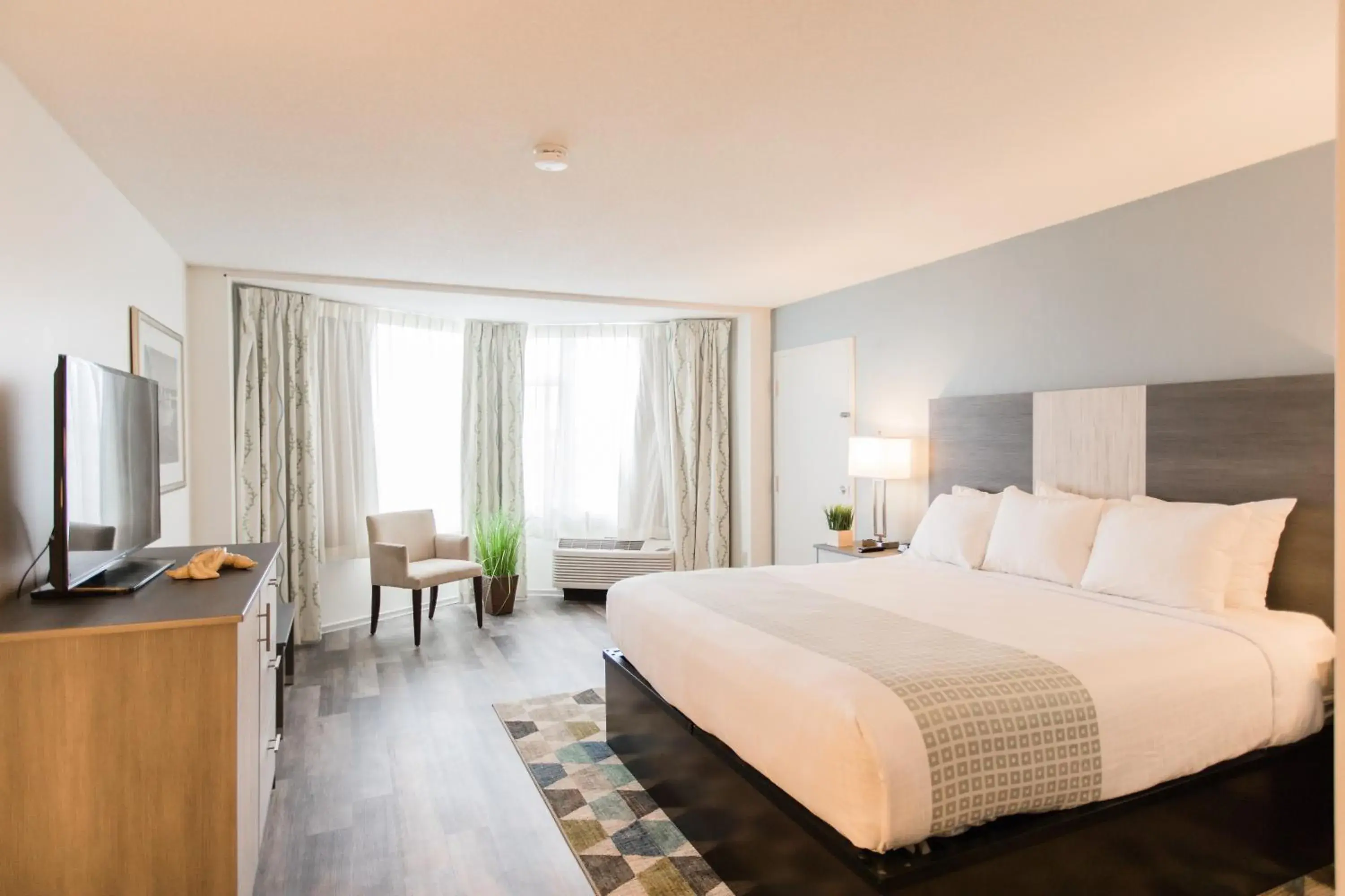 One-Bedroom Suite with Ocean View in Sea Crest Beach Resort One-Bedroom Suite with Ocean View in Sea Crest Beach Resort