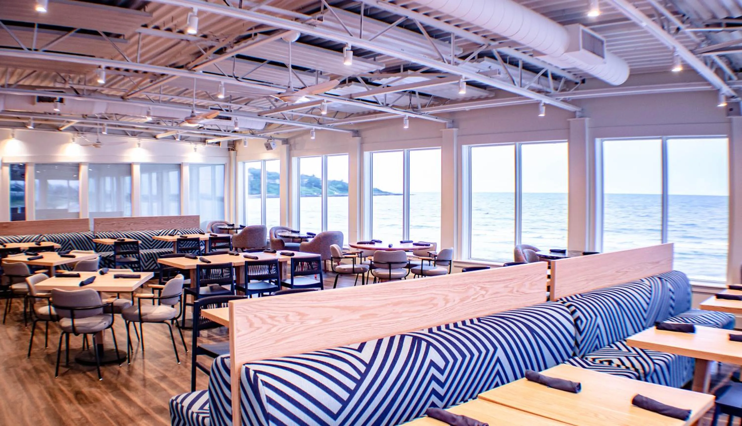 Restaurant/places to eat in Sea Crest Beach Resort