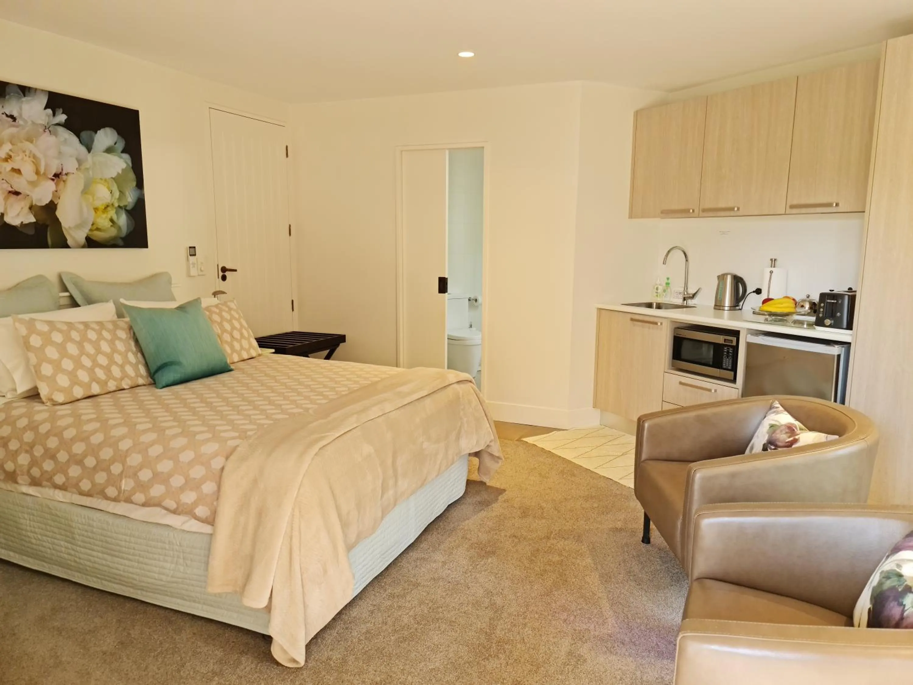 Bed in Parnell Garden Suite