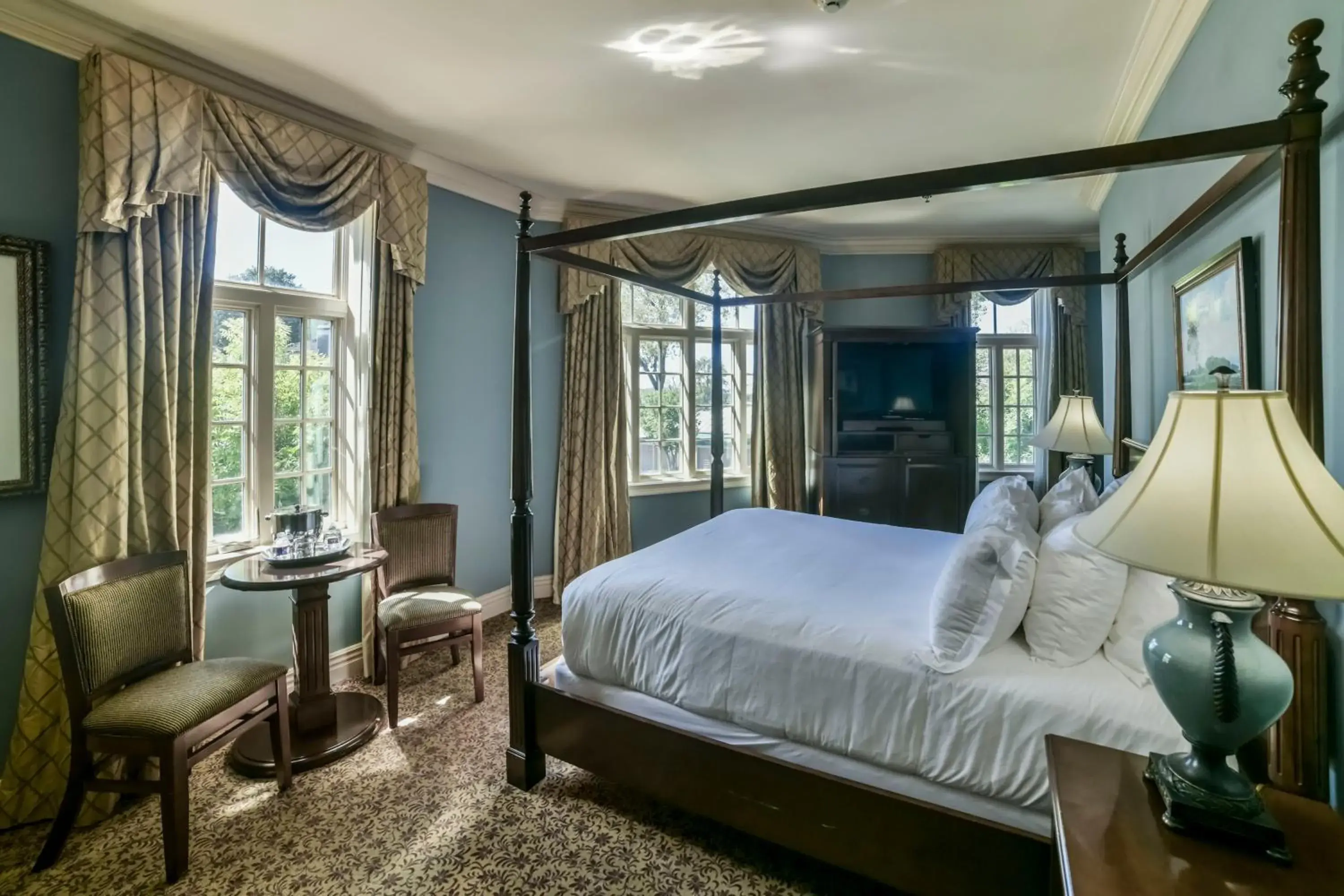 Photo of the whole room, Bed in River Inn of Harbor Town Photo of the whole room, Bed in River Inn of Harbor Town