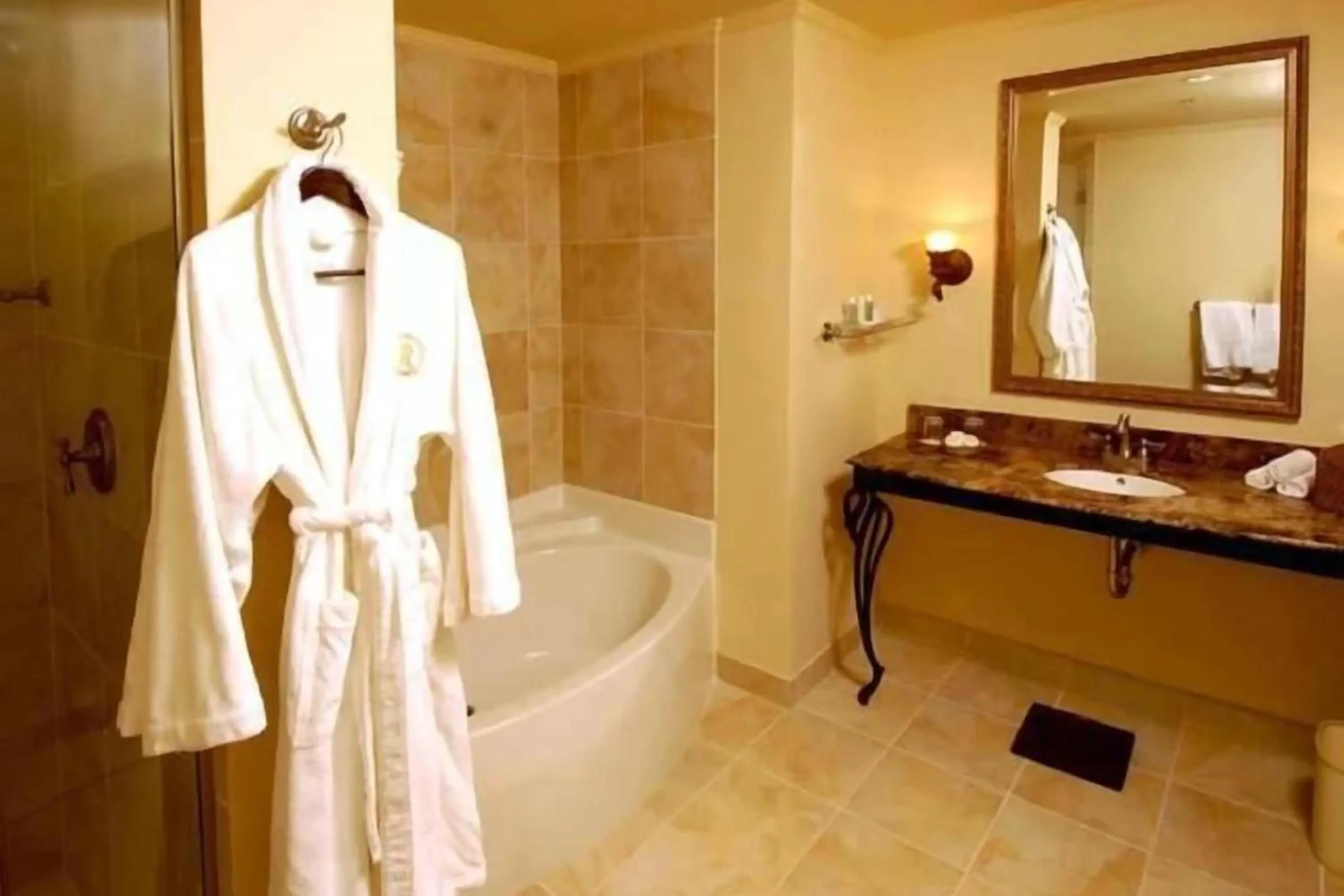 Bathroom in River Inn of Harbor Town