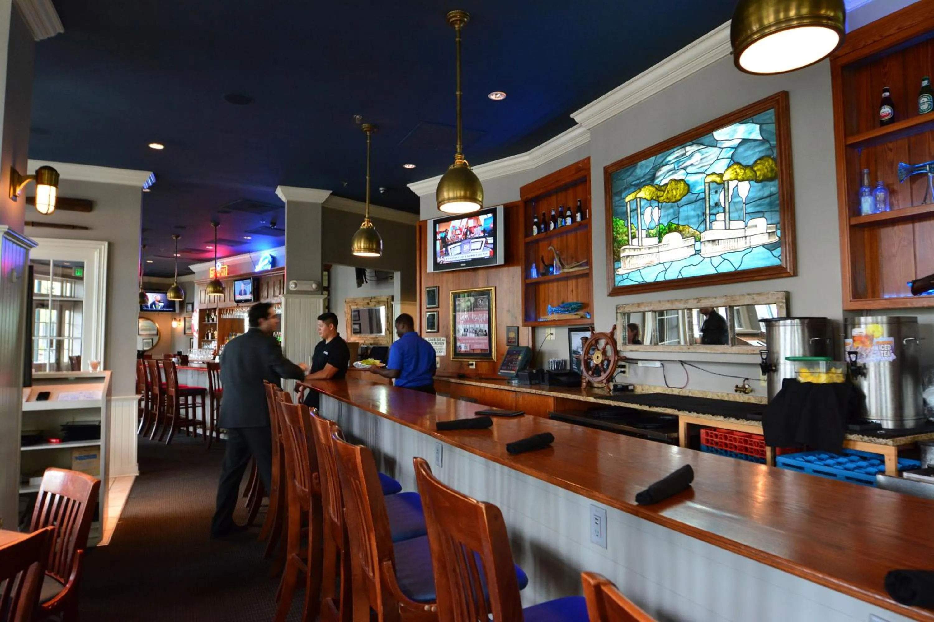 Restaurant/places to eat in River Inn of Harbor Town