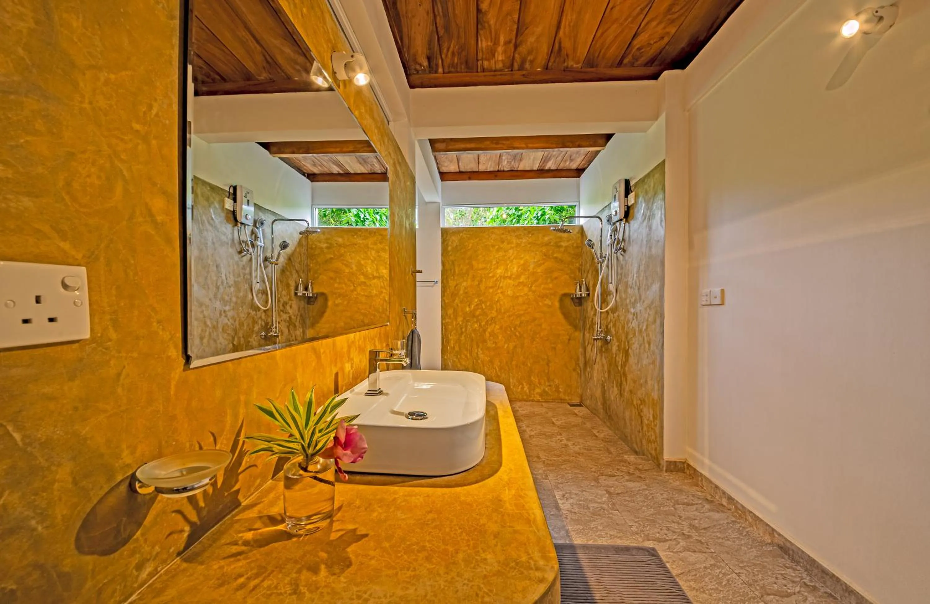 Shower in Jungle Beach Ahungalla