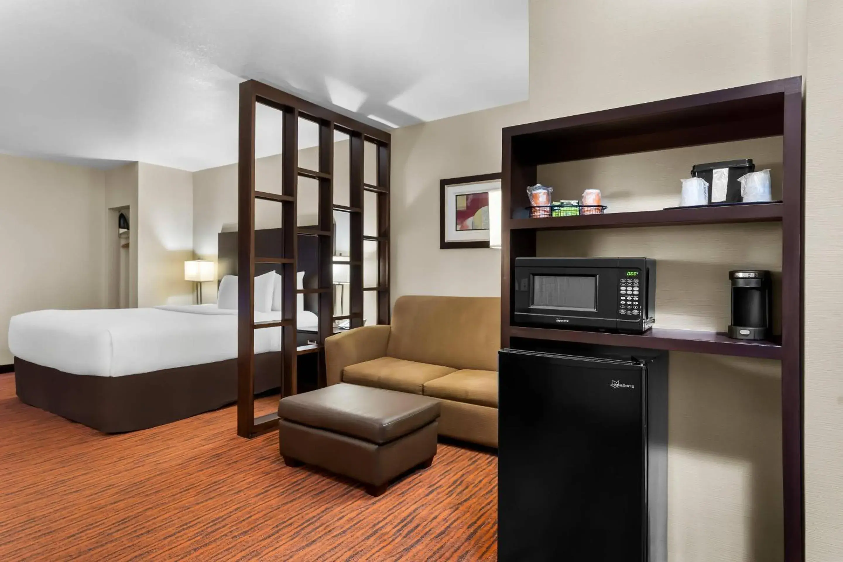 Bedroom, Bed in Comfort Suites Bedroom, Bed in Comfort Suites