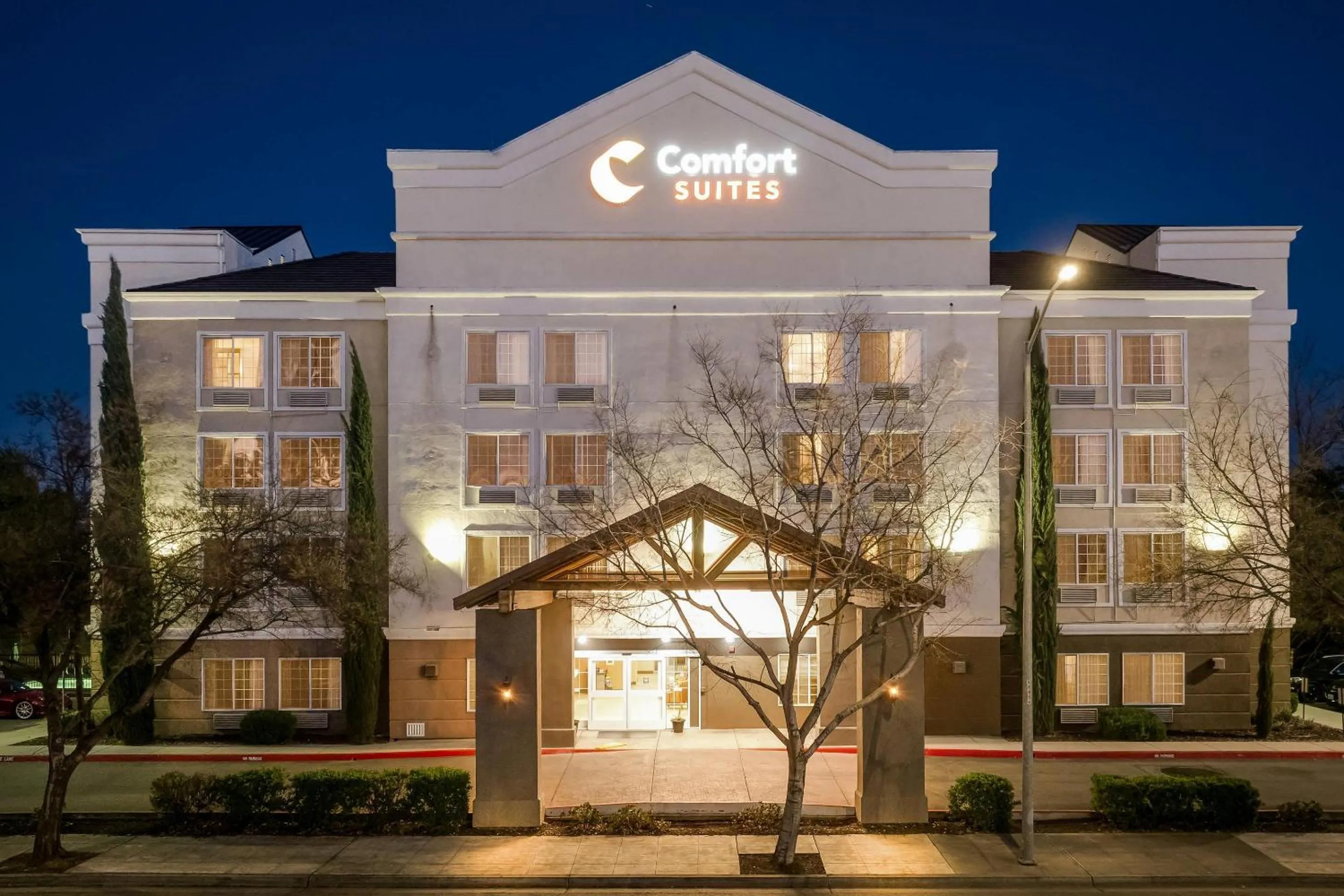 Property building in Comfort Suites