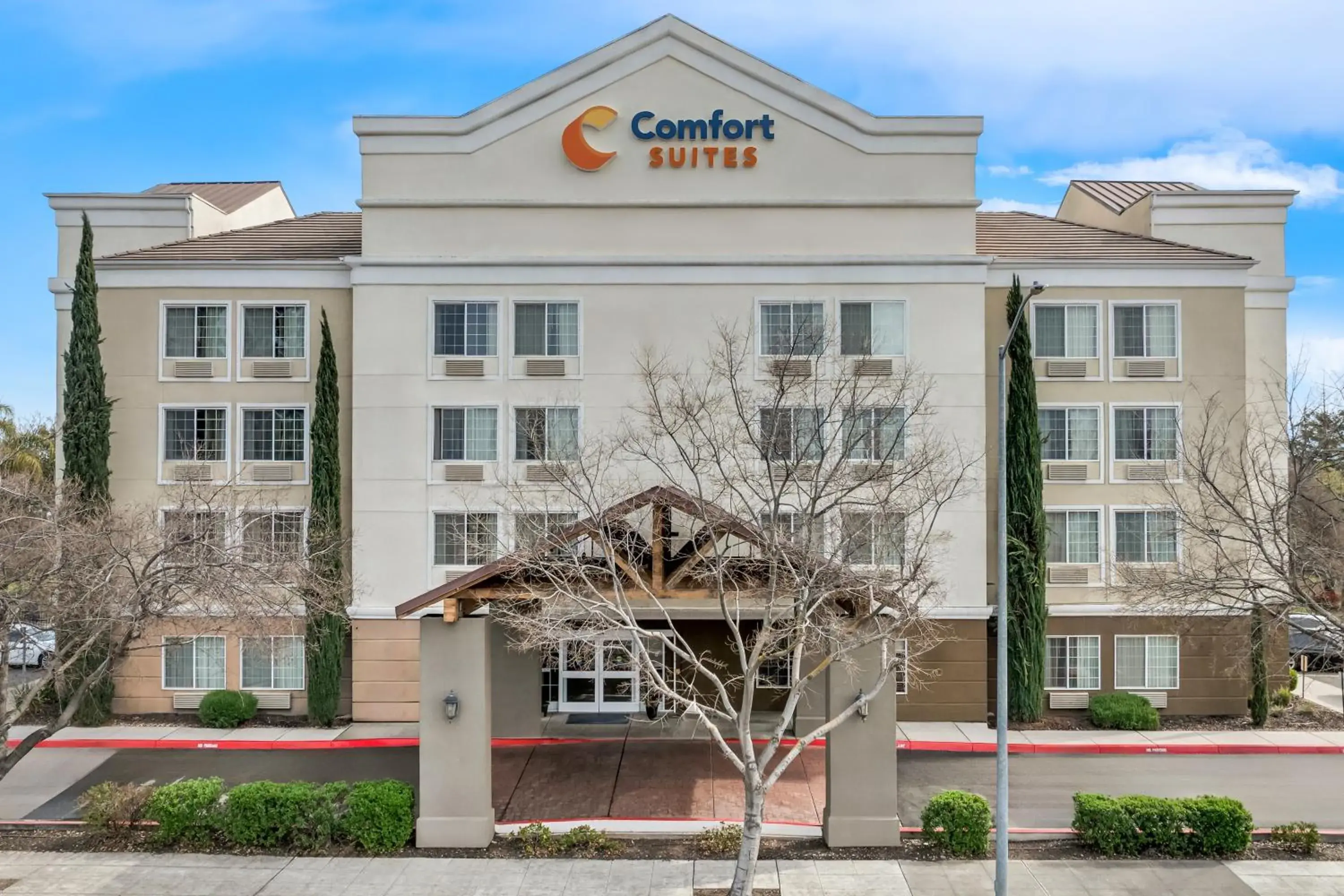 Property building in Comfort Suites Clovis - Fresno Property building in Comfort Suites Clovis - Fresno