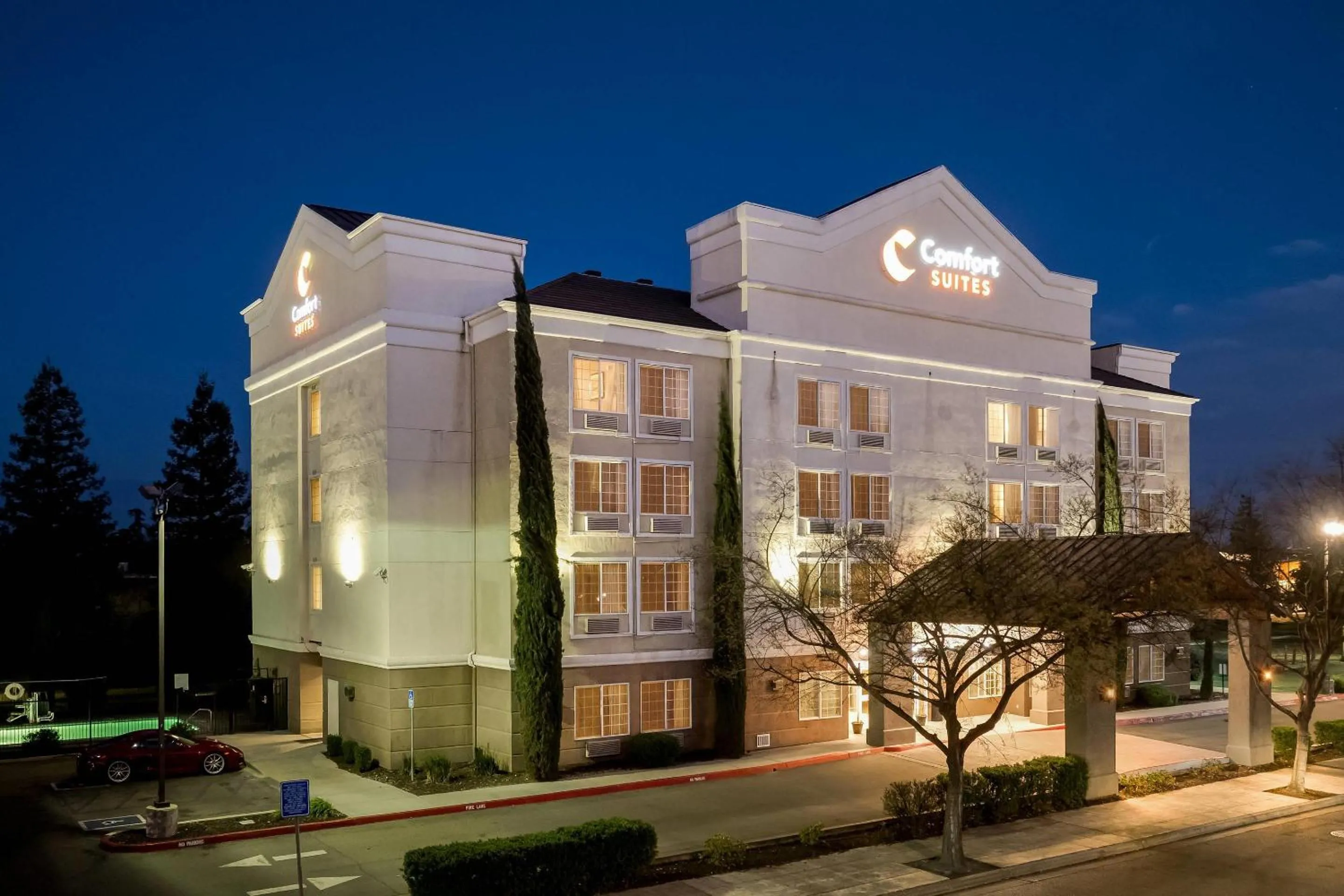 Property building in Comfort Suites