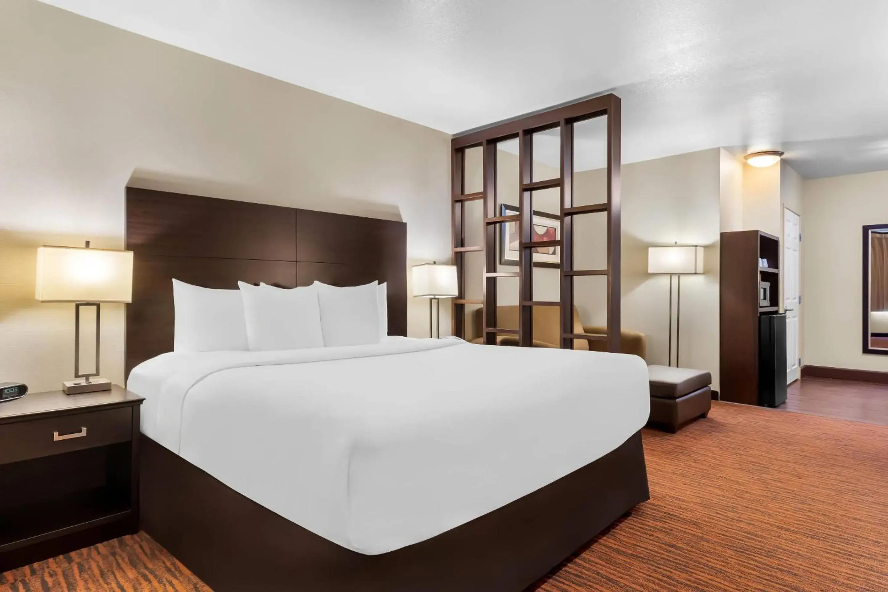 Bedroom, Bed in Comfort Suites Bedroom, Bed in Comfort Suites