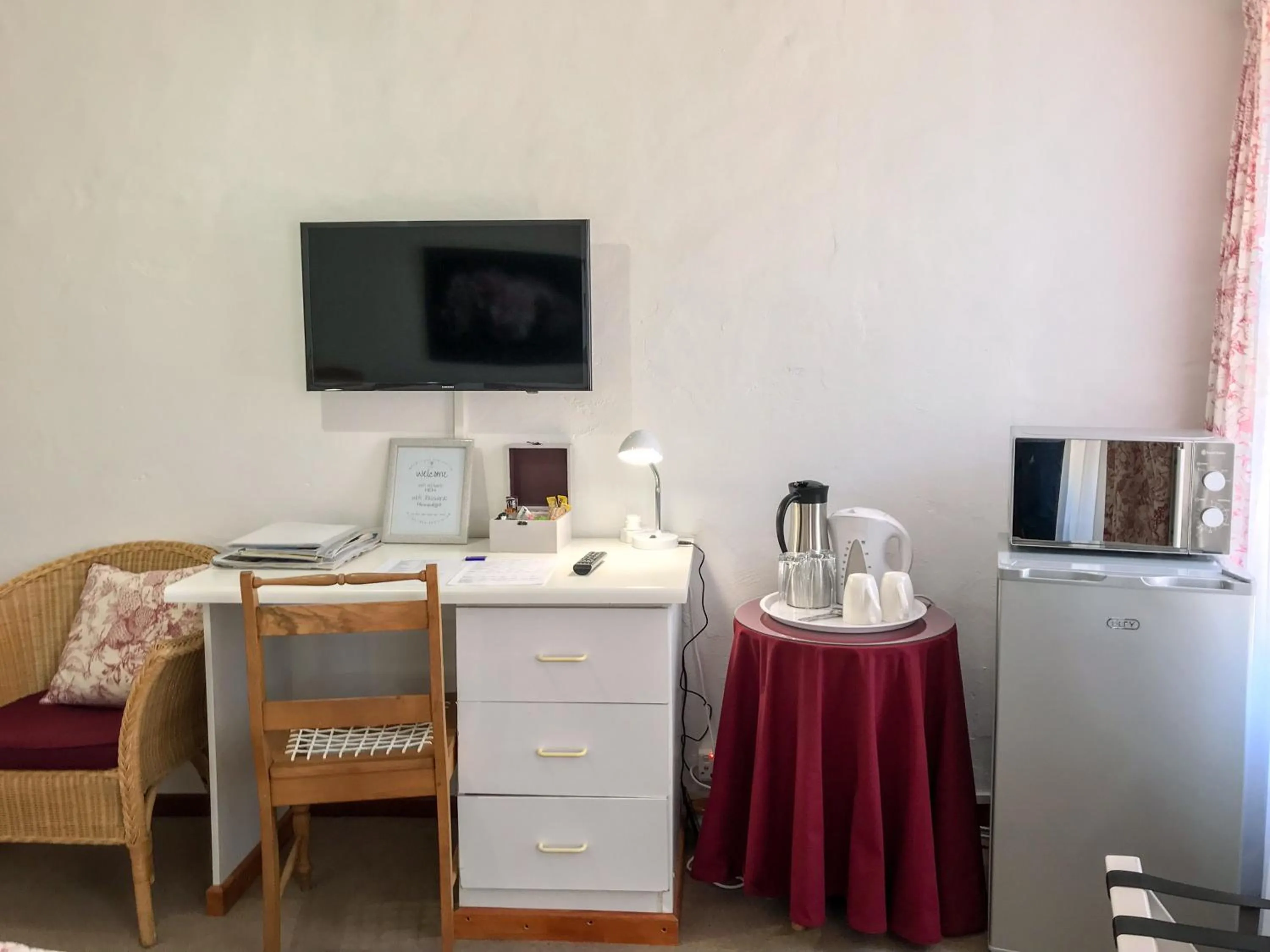 Coffee/tea facilities in Howards End Manor B&B