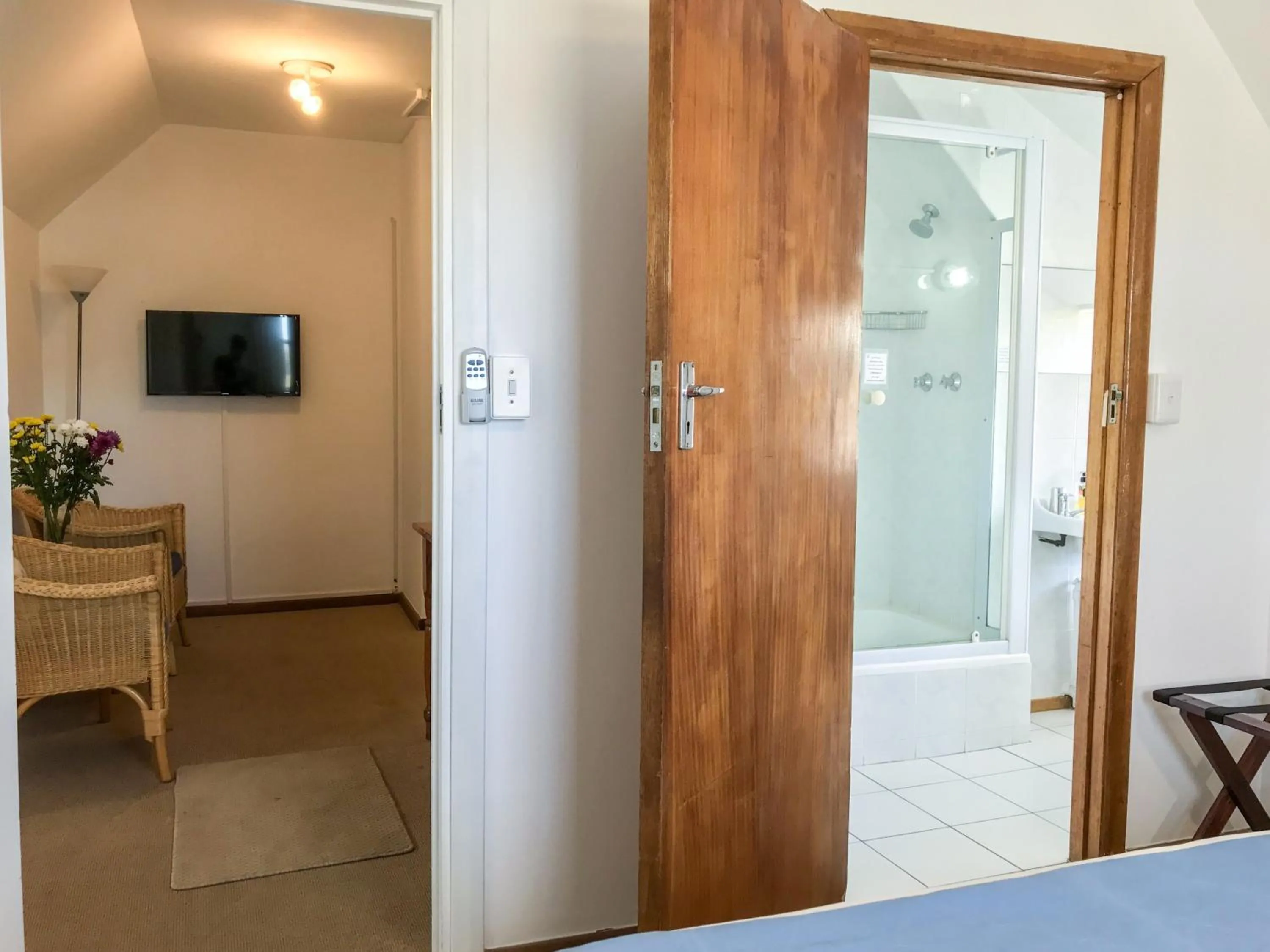 Bathroom, Bed in Howards End Manor B&B