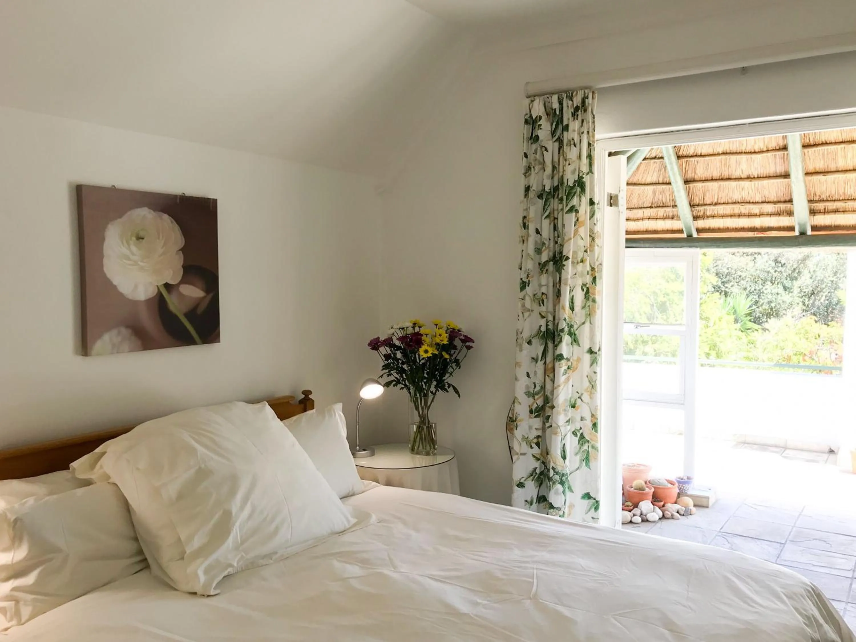 Garden view, Bed in Howards End Manor B&B