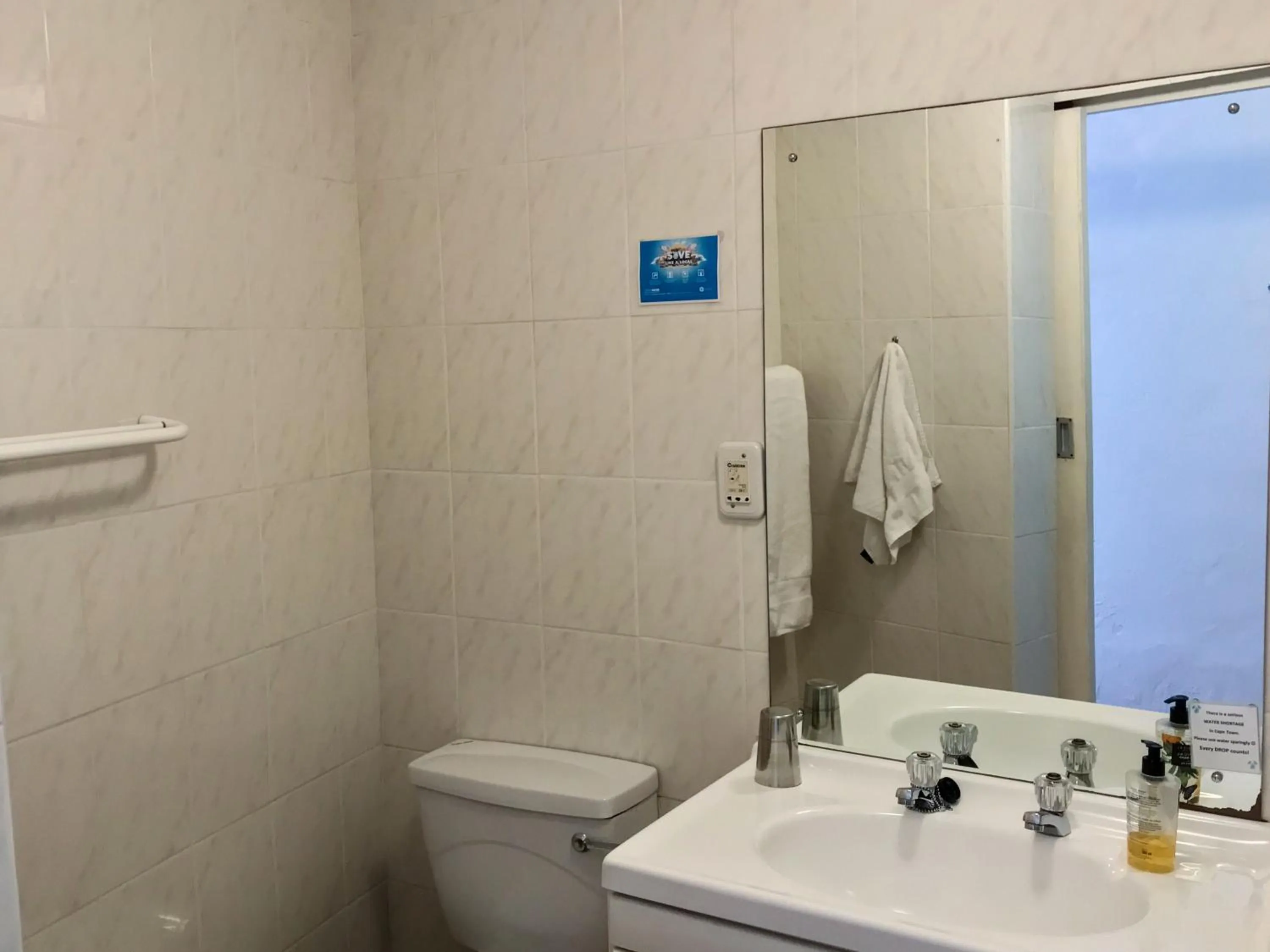 Toilet in Howards End Manor B&B