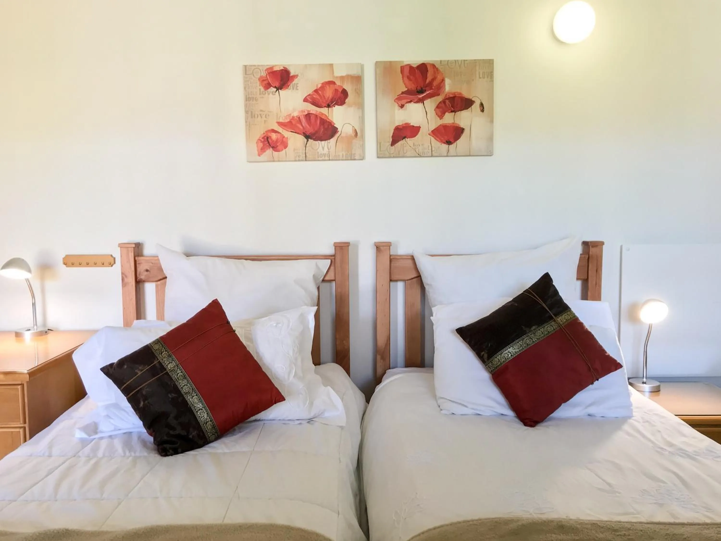 Bed in Howards End Manor B&B