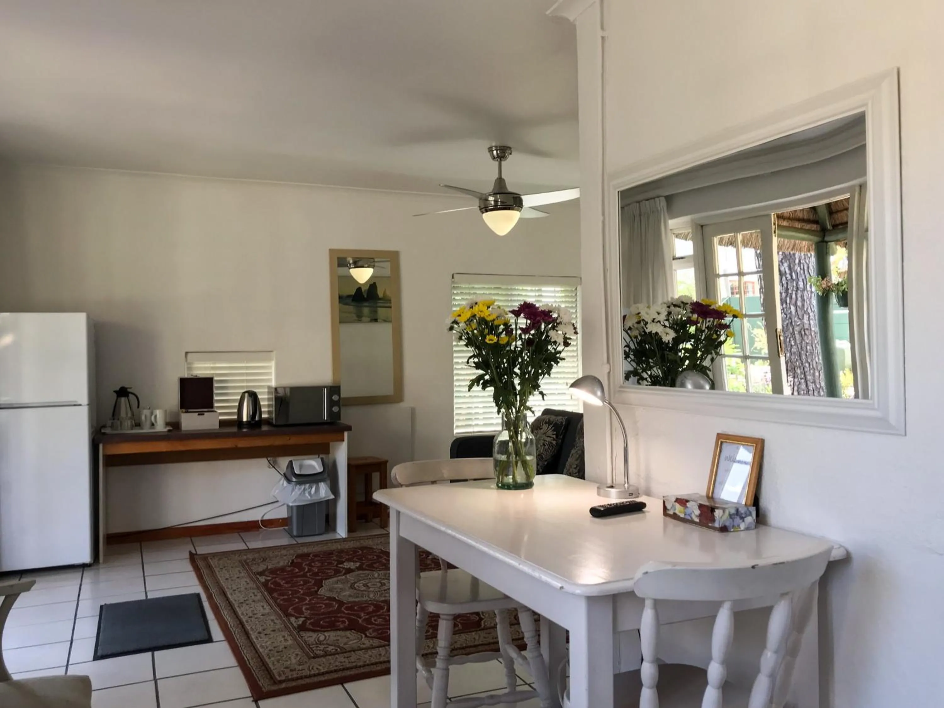 Kitchen or kitchenette in Howards End Manor B&B