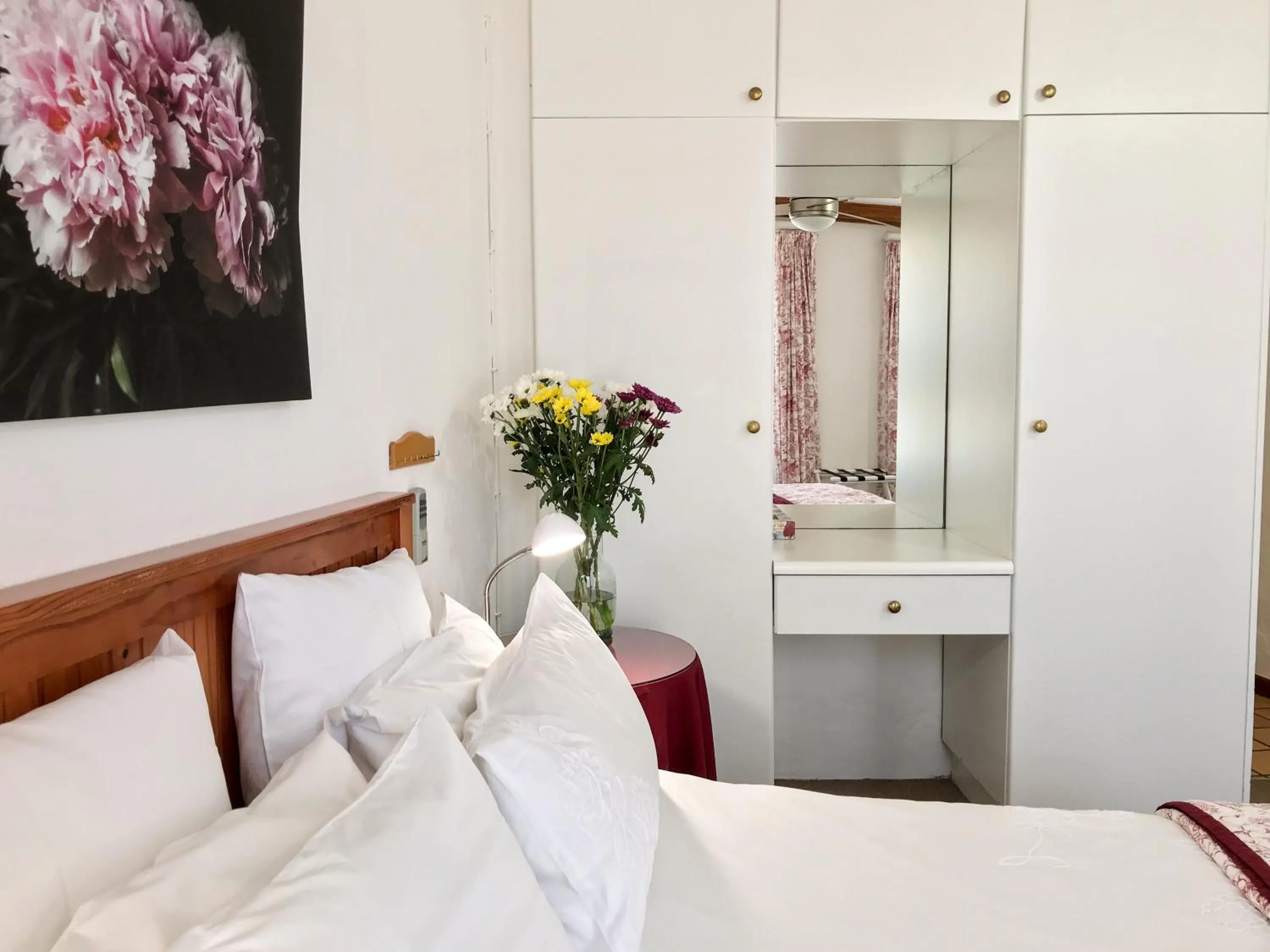 Bedroom, Bed in Howards End Manor B&B