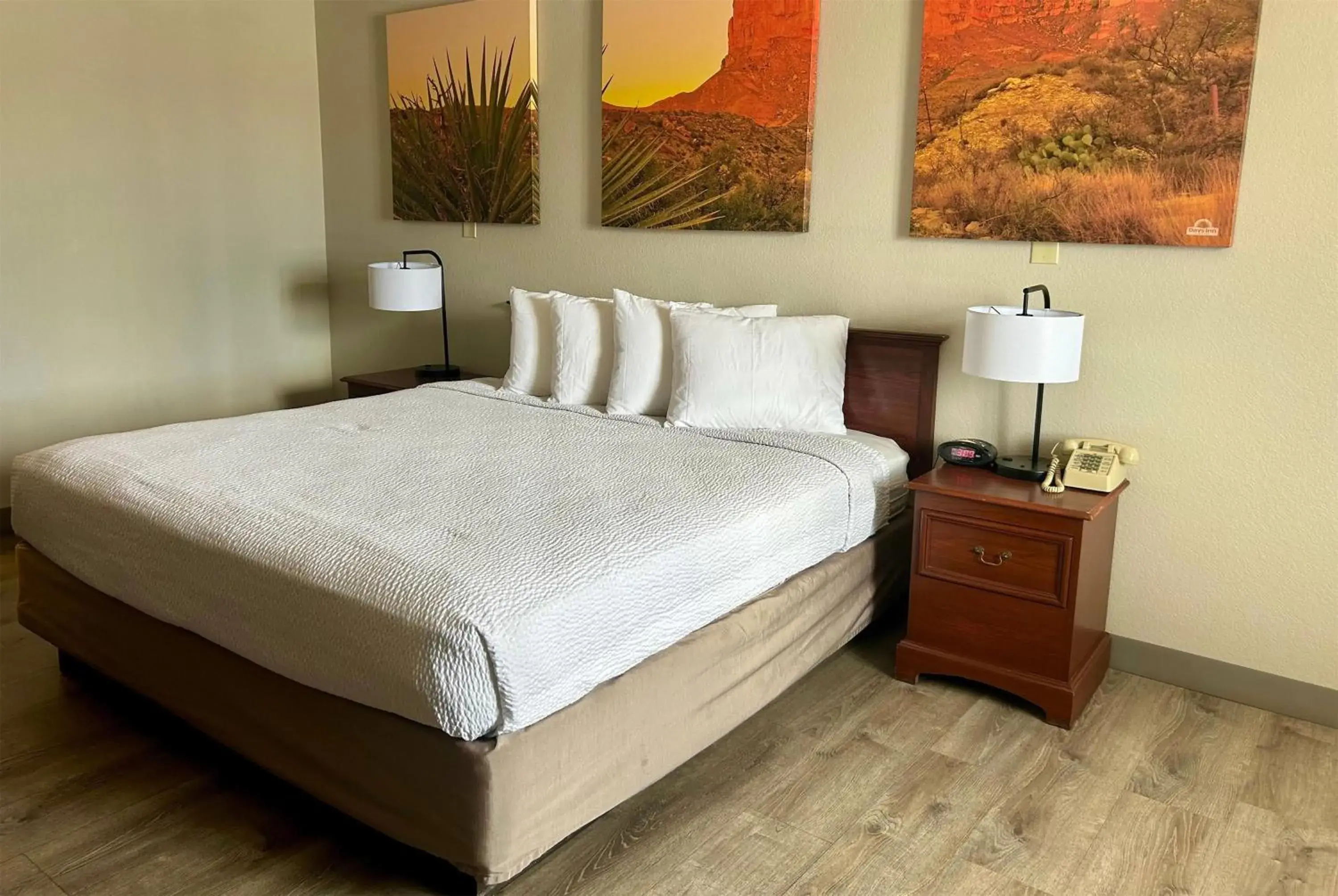 King Room - Non-Smoking in Days Inn by Wyndham Kingman West King Room - Non-Smoking in Days Inn by Wyndham Kingman West