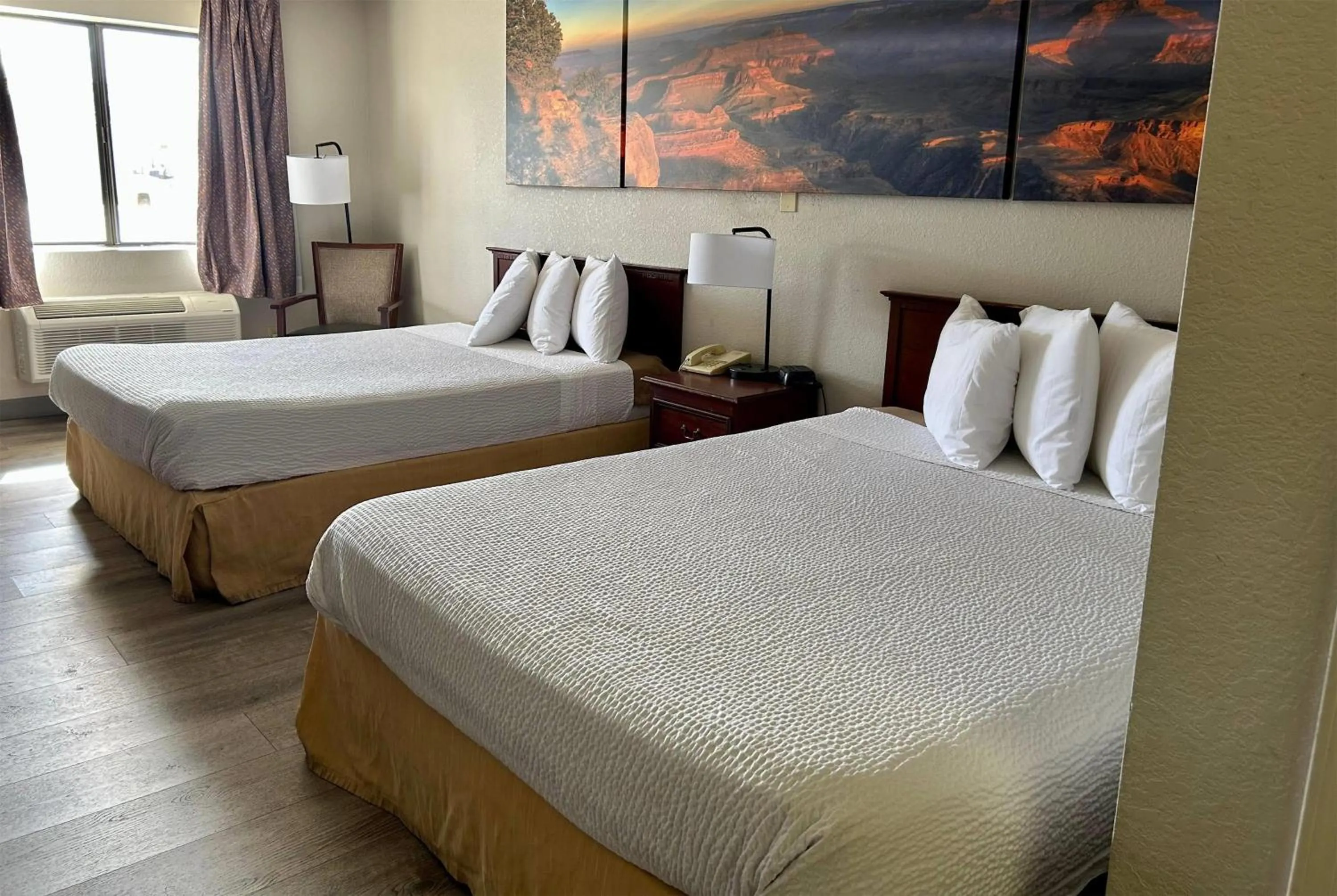 Photo of the whole room, Bed in Days Inn by Wyndham Kingman West