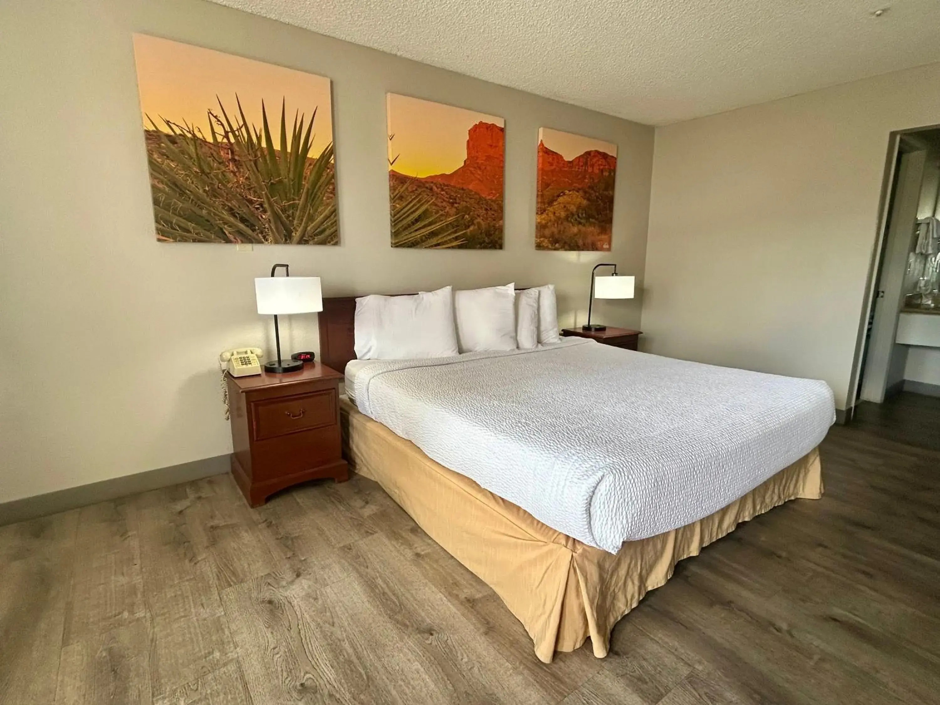 Bed in Days Inn by Wyndham Kingman West Bed in Days Inn by Wyndham Kingman West