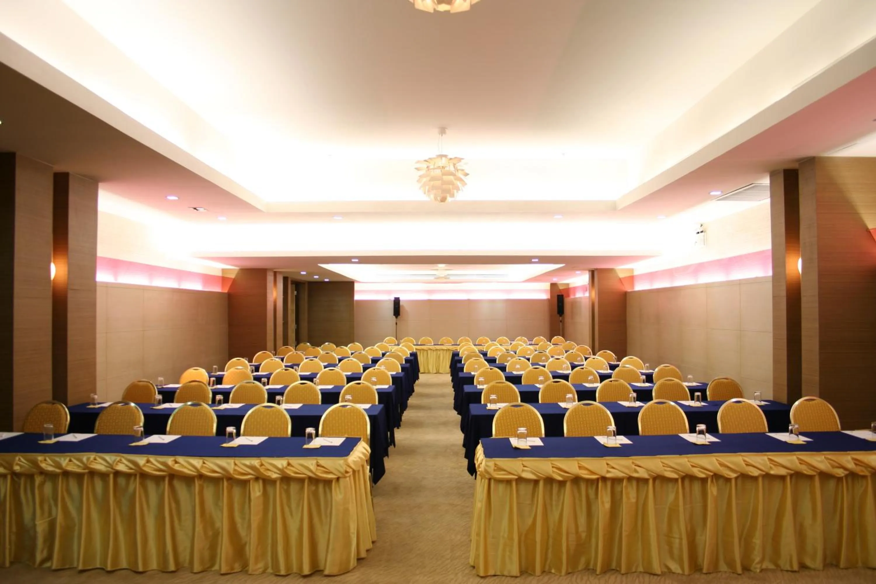 Business facilities in Baiyoke Suite Hotel