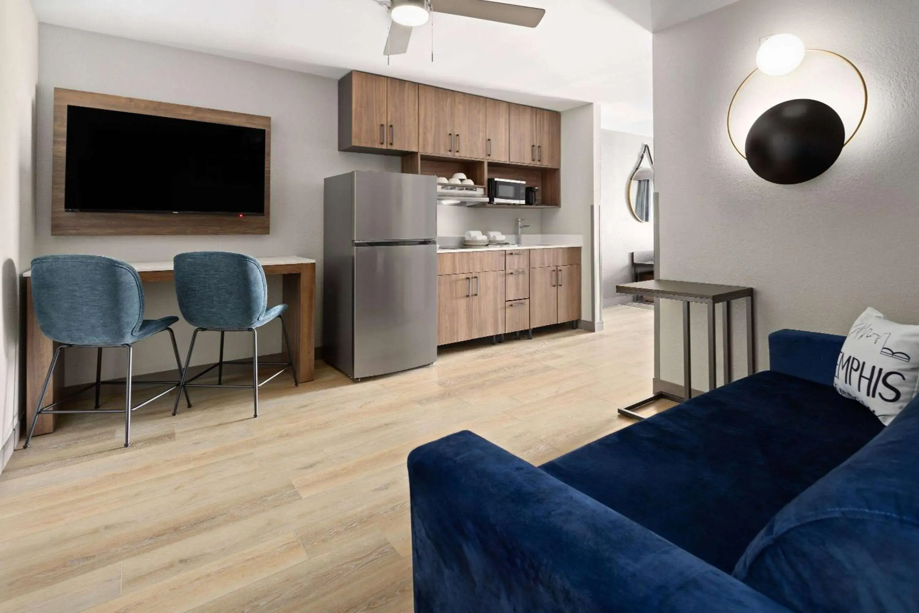 Photo of the whole room in La Quinta Inn & Suites by Wyndham Memphis I-240 Photo of the whole room in La Quinta Inn & Suites by Wyndham Memphis I-240