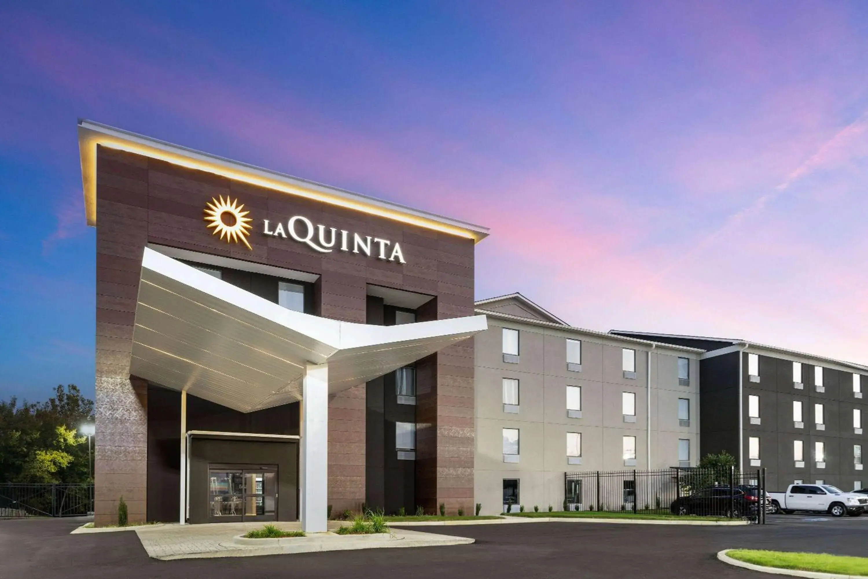 La Quinta Inn & Suites by Wyndham Memphis I-240 La Quinta Inn & Suites by Wyndham Memphis I-240