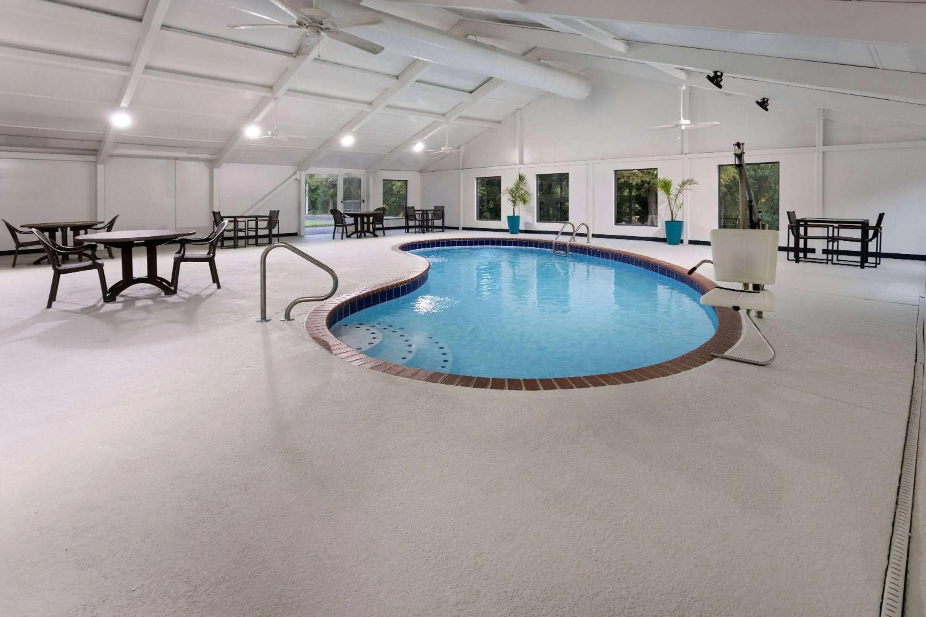 Pool view in La Quinta Inn & Suites by Wyndham Memphis I-240