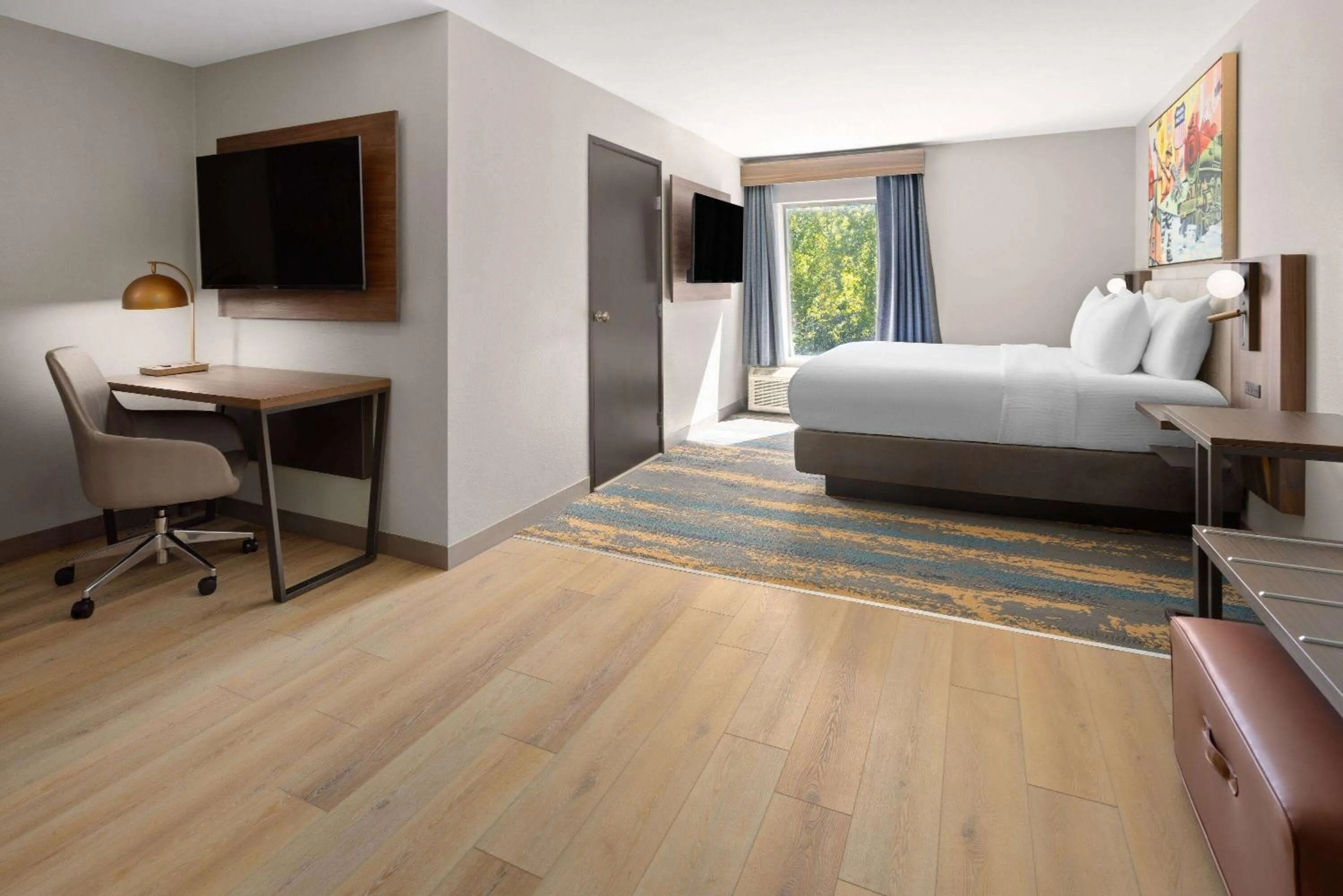 Photo of the whole room, Bed in La Quinta Inn & Suites by Wyndham Memphis I-240