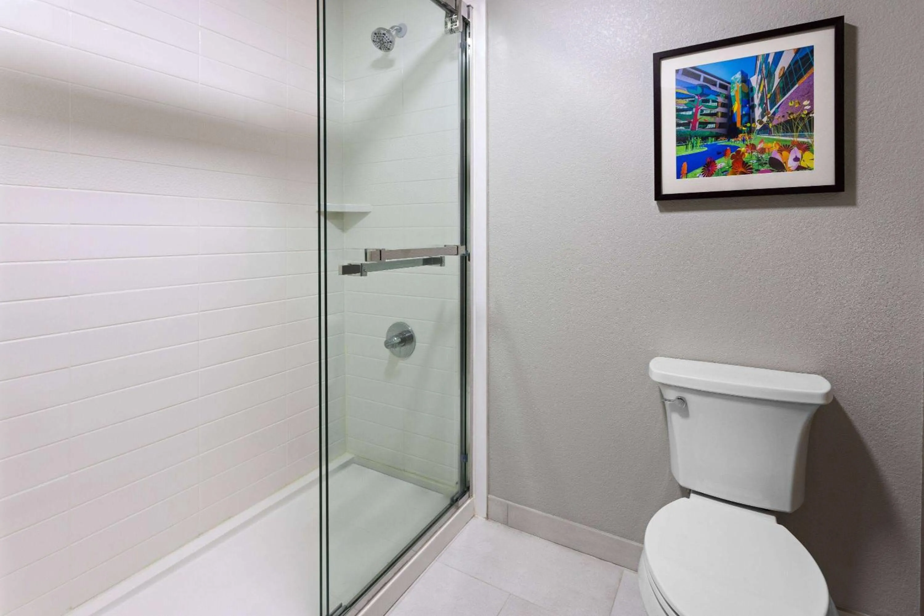 Bathroom in La Quinta Inn & Suites by Wyndham Memphis I-240