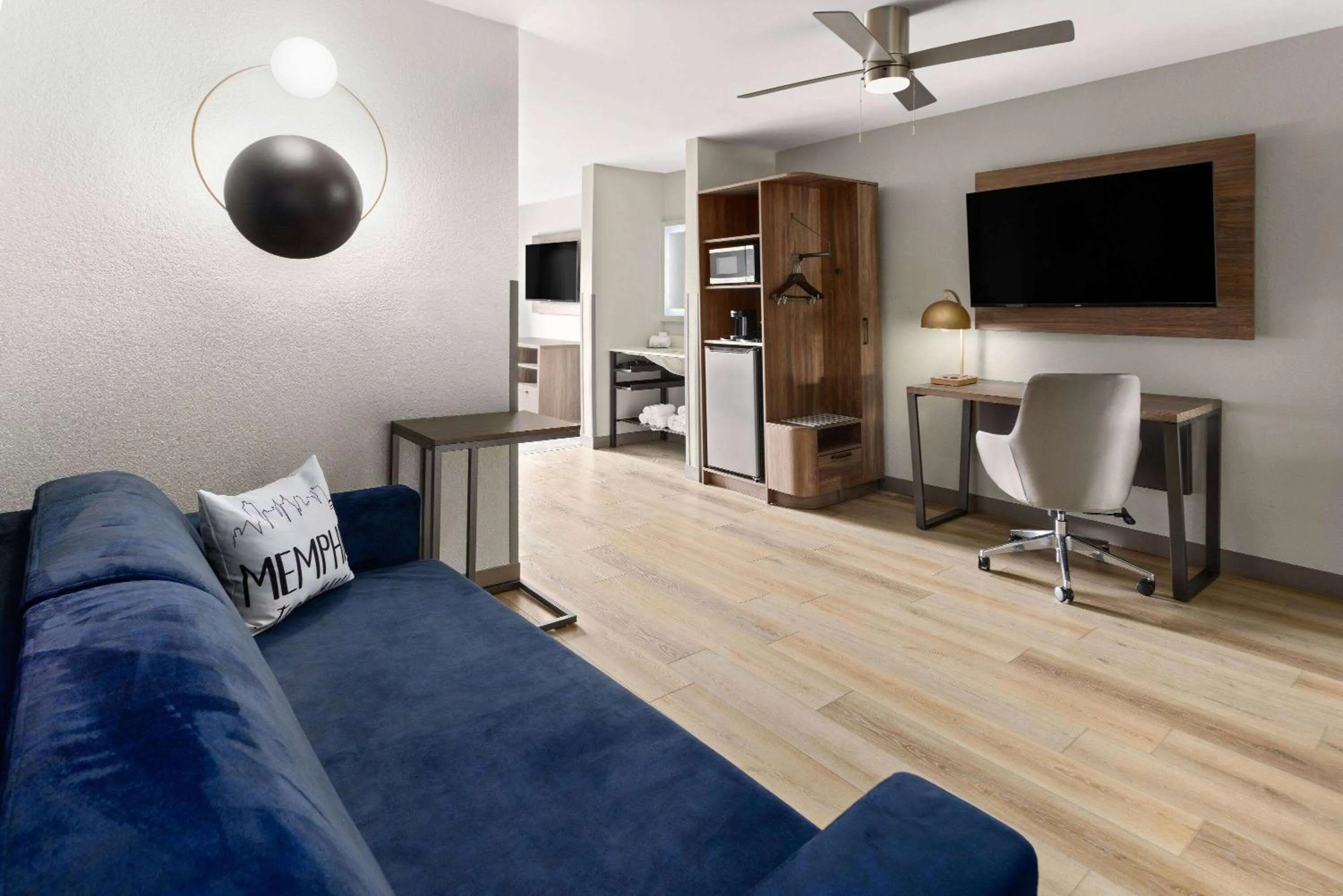 Photo of the whole room in La Quinta Inn & Suites by Wyndham Memphis I-240