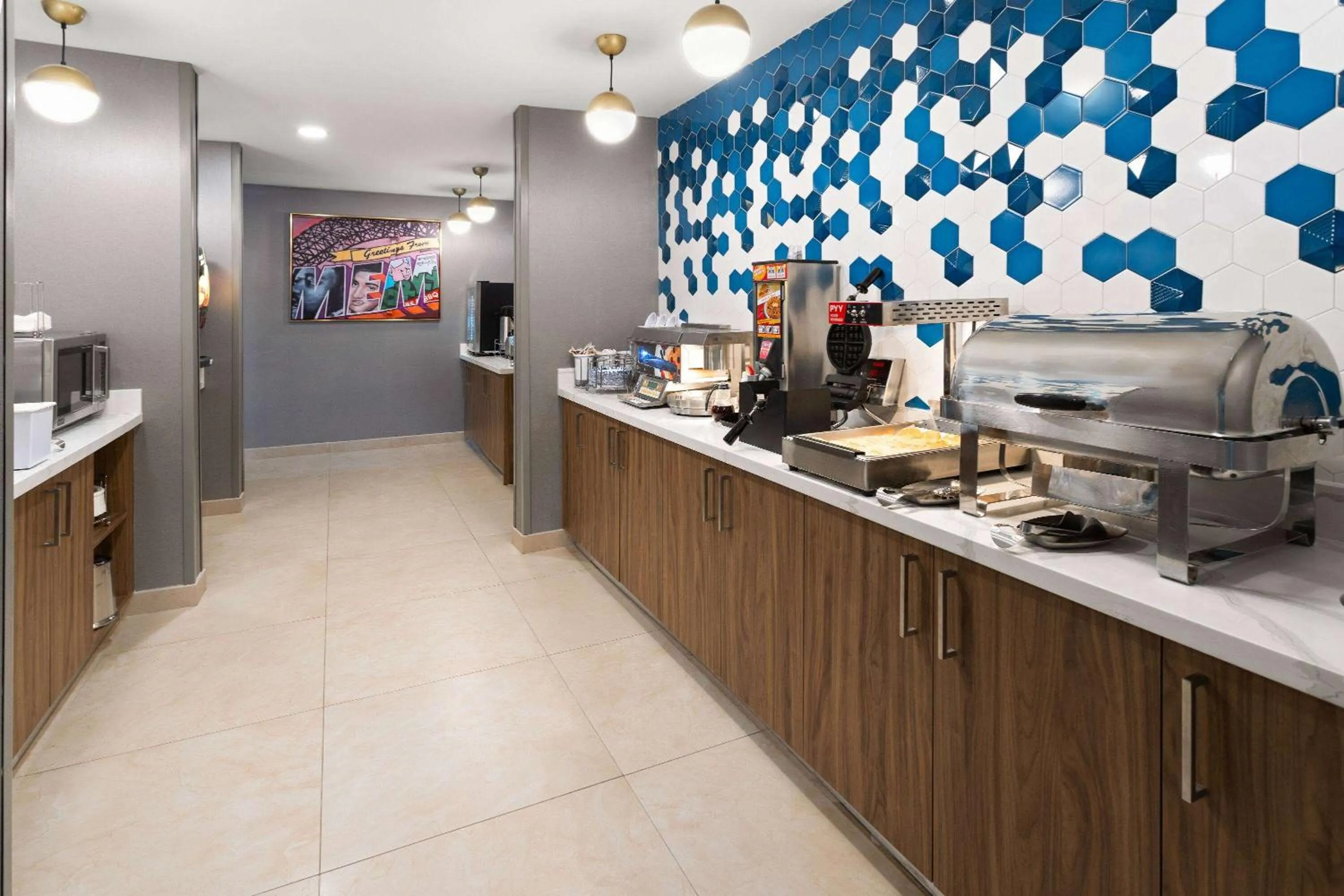 Breakfast in La Quinta Inn & Suites by Wyndham Memphis I-240