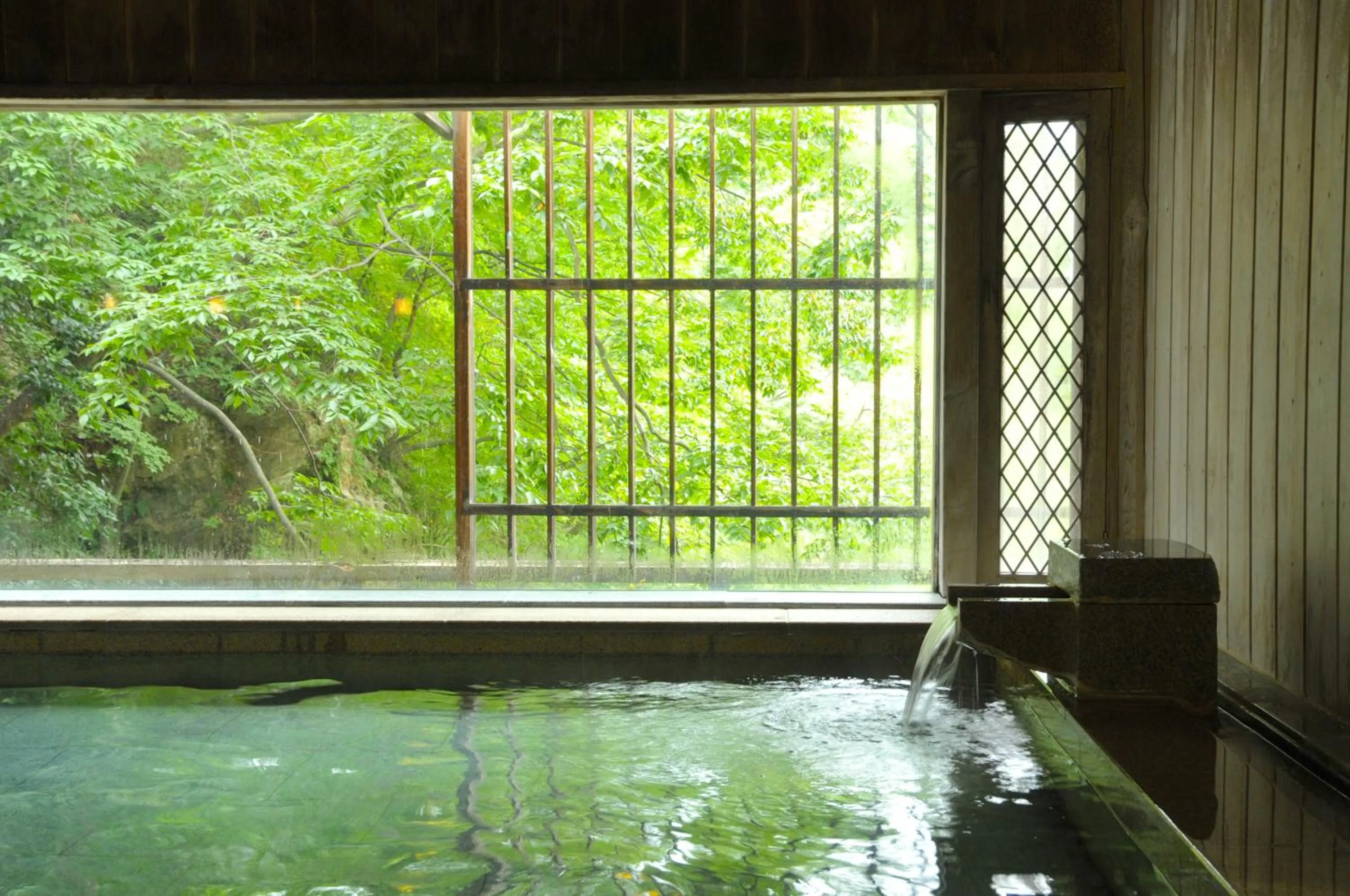 Hot Spring Bath in Zazan minakami