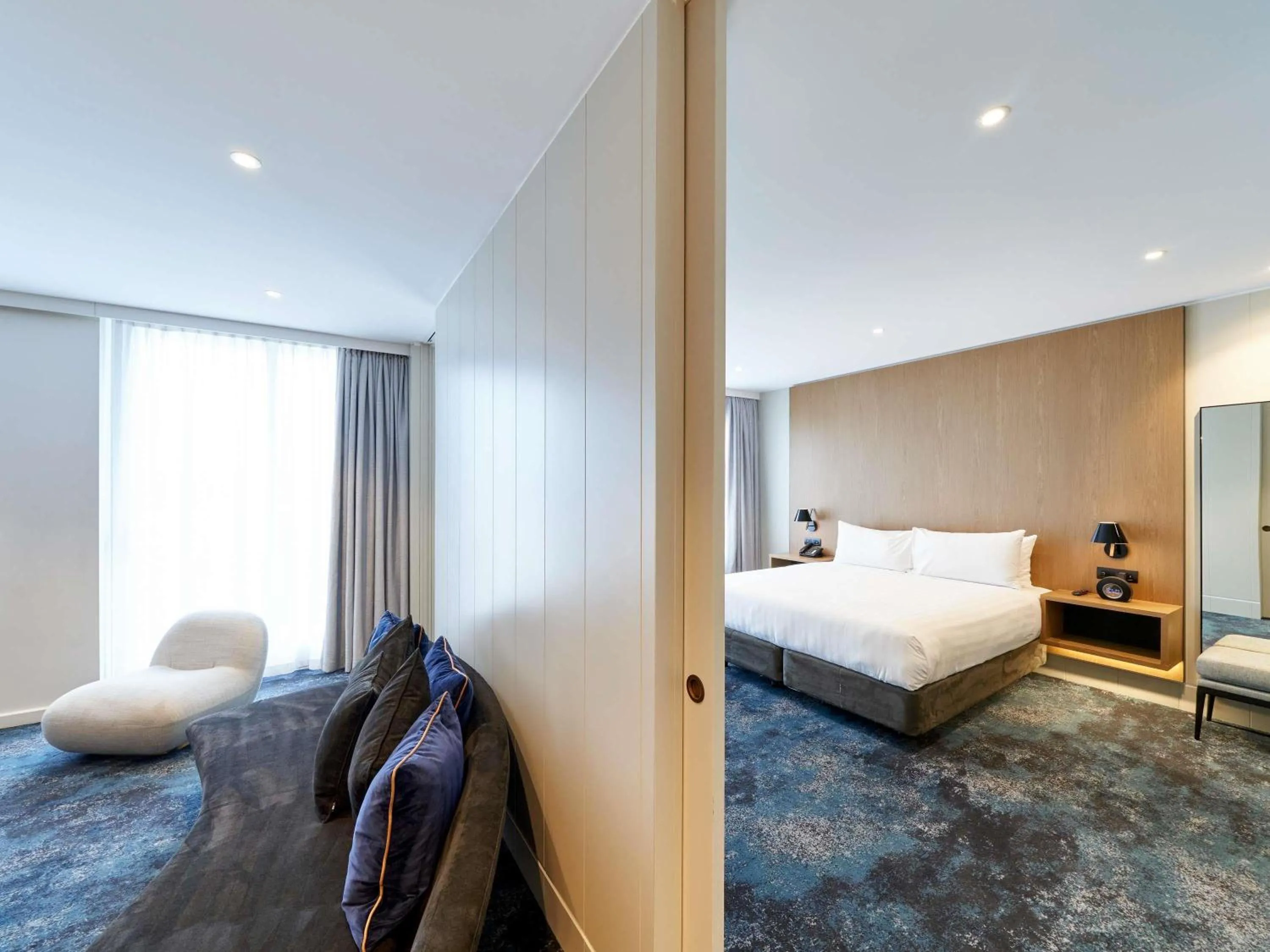 Photo of the whole room, Bed in Pullman Adelaide