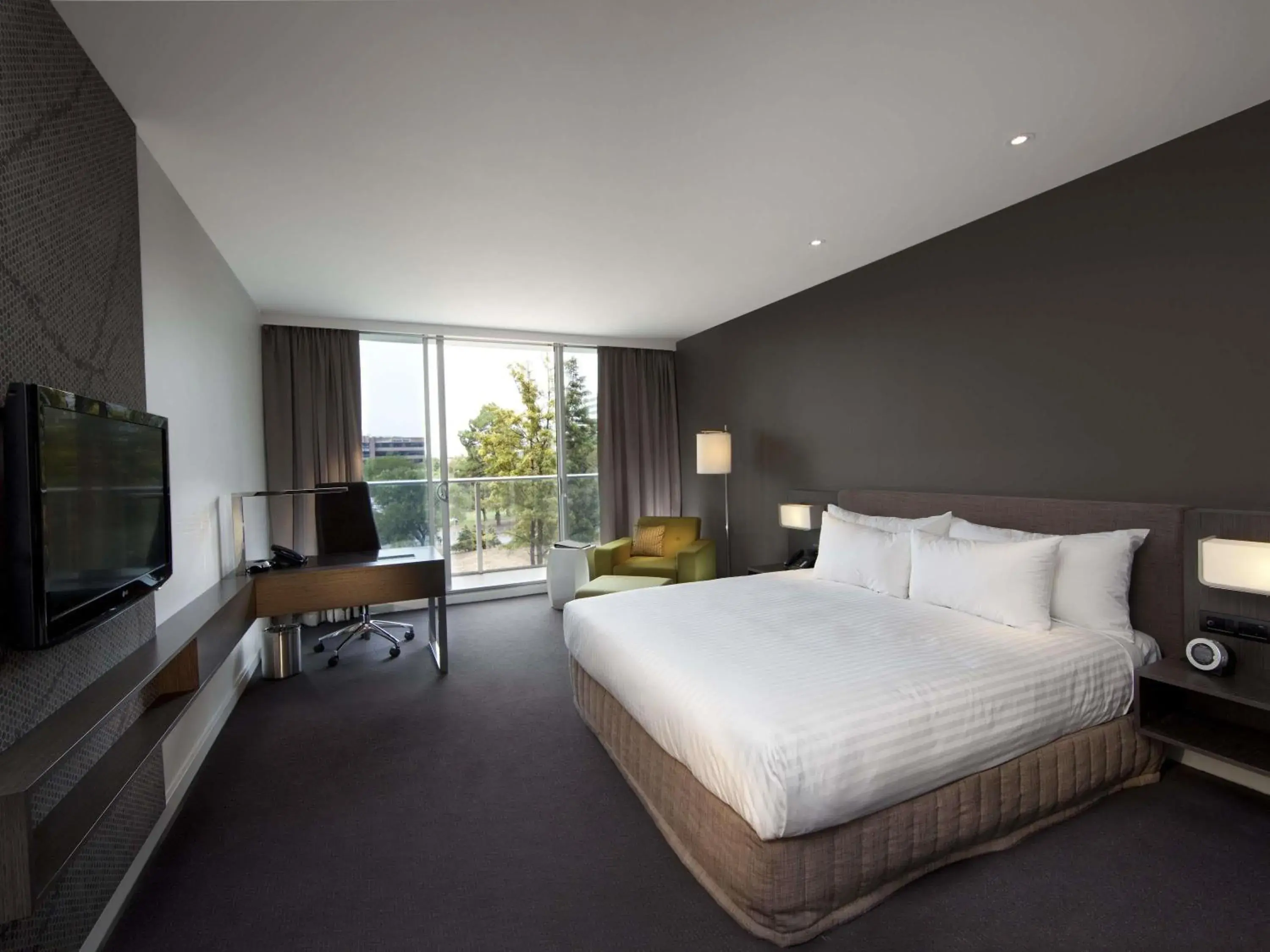 Premium Deluxe King Room with Balcony in Pullman Adelaide Premium Deluxe King Room with Balcony in Pullman Adelaide